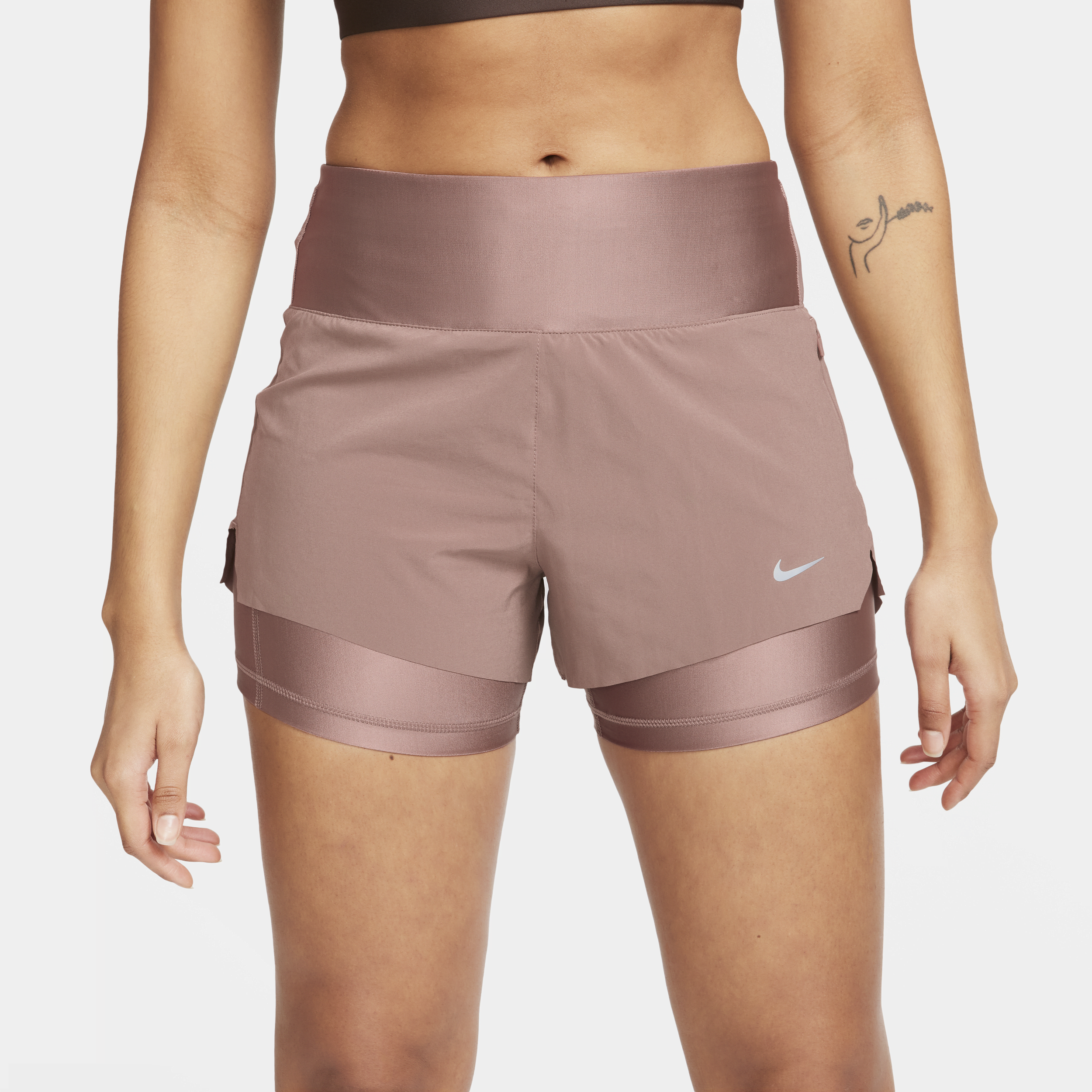 Nike Dri-FIT Swift 2-in-1 hardloopshorts met halfhoge taille en zakken voor dames (8 cm) Paars