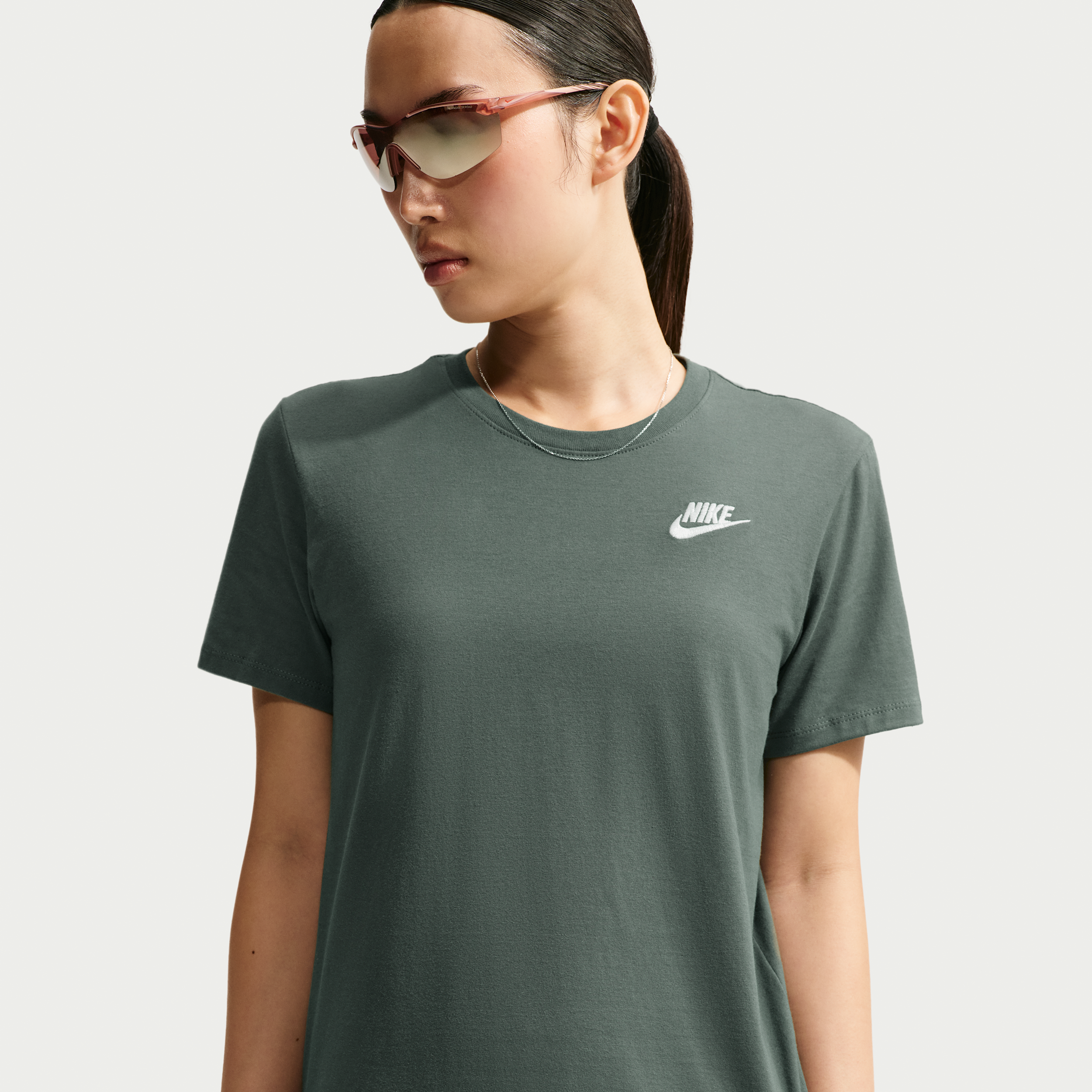 Nike Club Essentials-T-shirt til kvinder - grøn