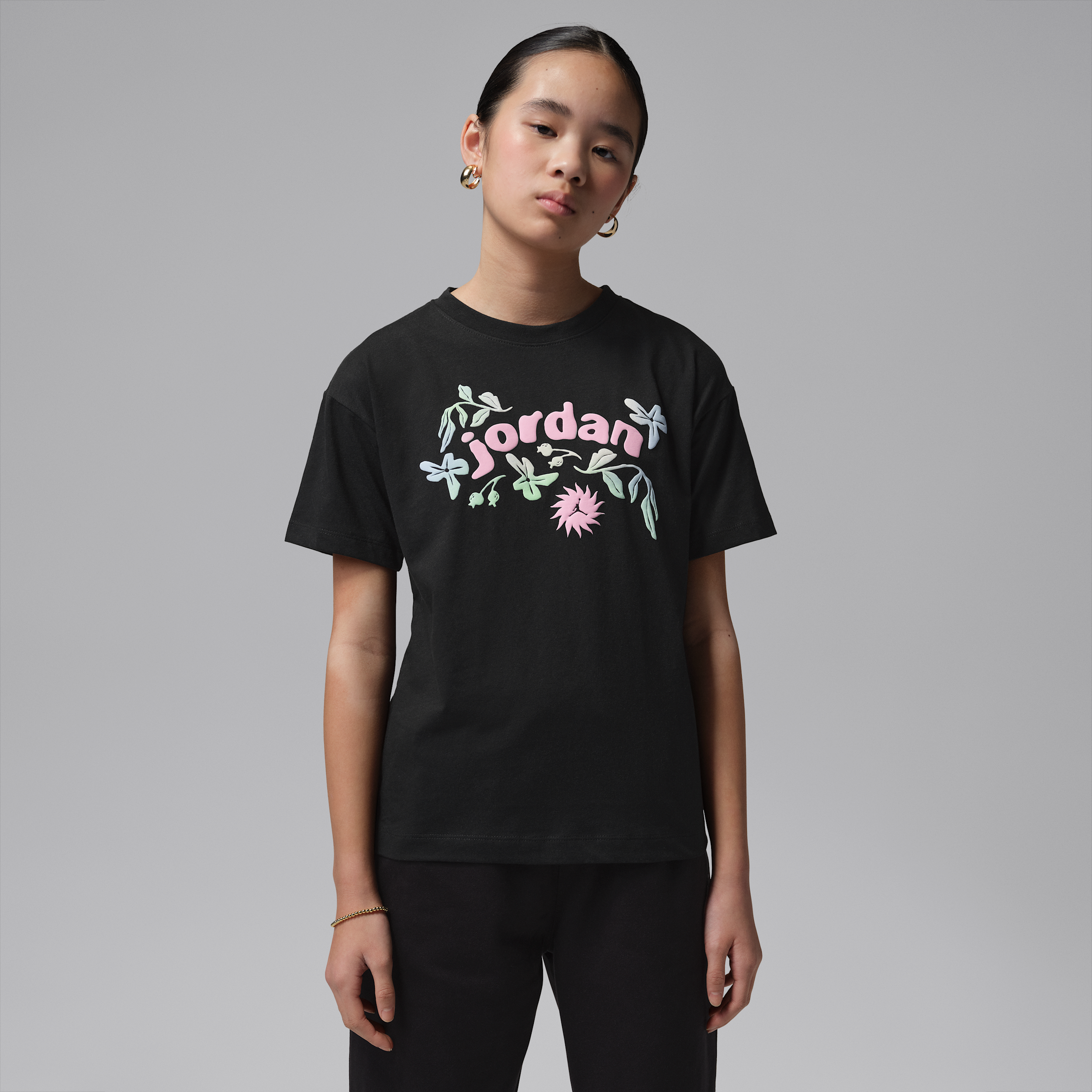Thumbnail - Jordan Puff Floral T-Shirt (ältere Kinder) - Schwarz