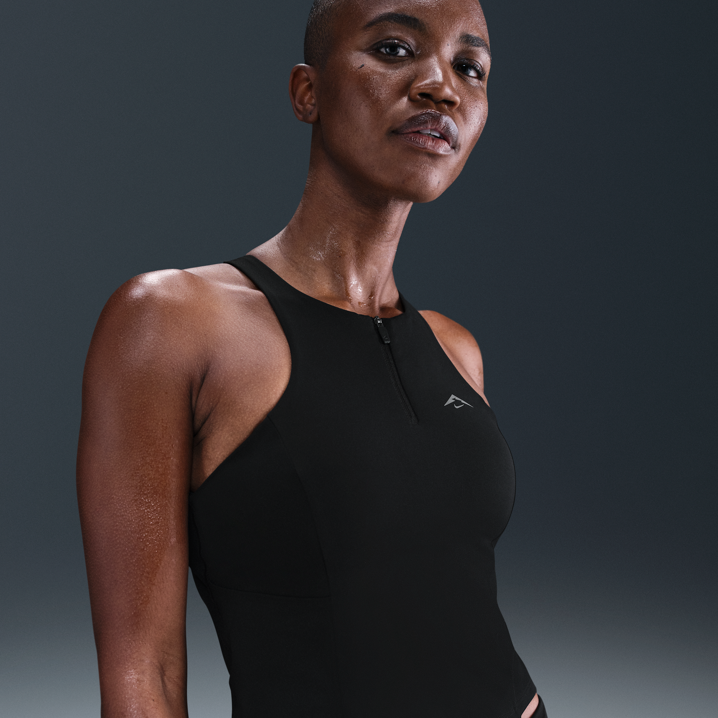 Thumbnail - Nike Trail gepolstertes Sport-BH-Tanktop mit mittlerem Halt - Schwarz