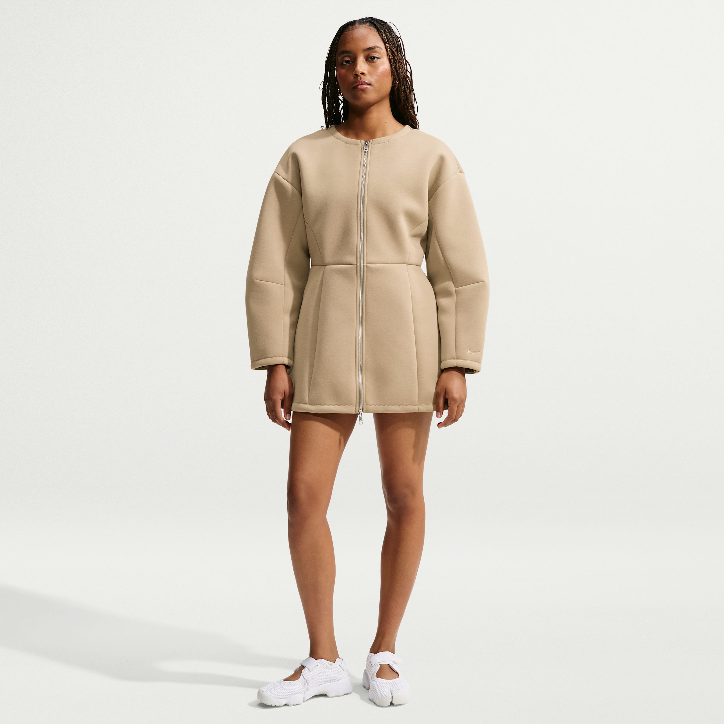 Oversized Nike Pregame Fleece-kjole til kvinder - brun
