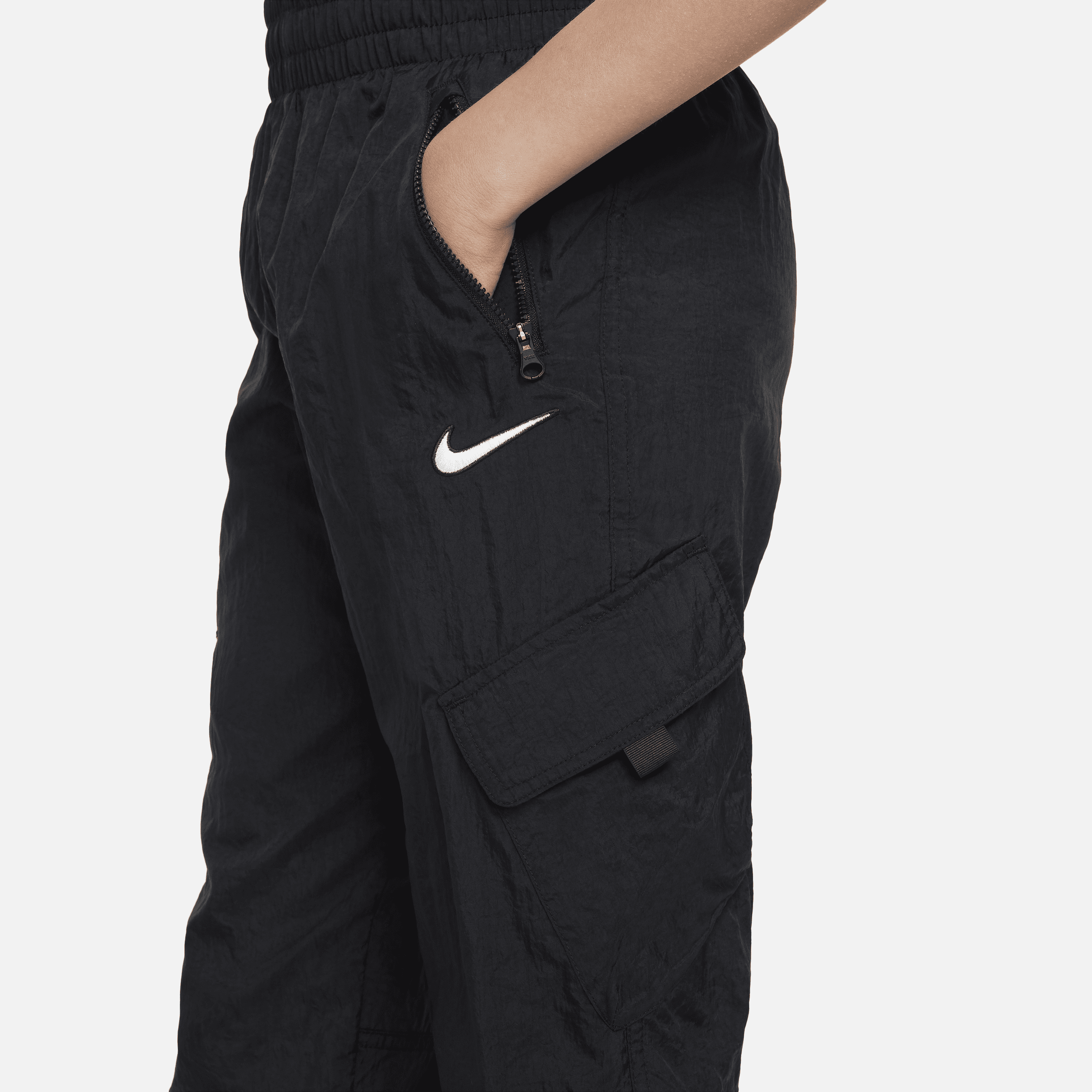 Nike Sportswear Geweven cargobroek met hoge taille voor meisjes Zwart