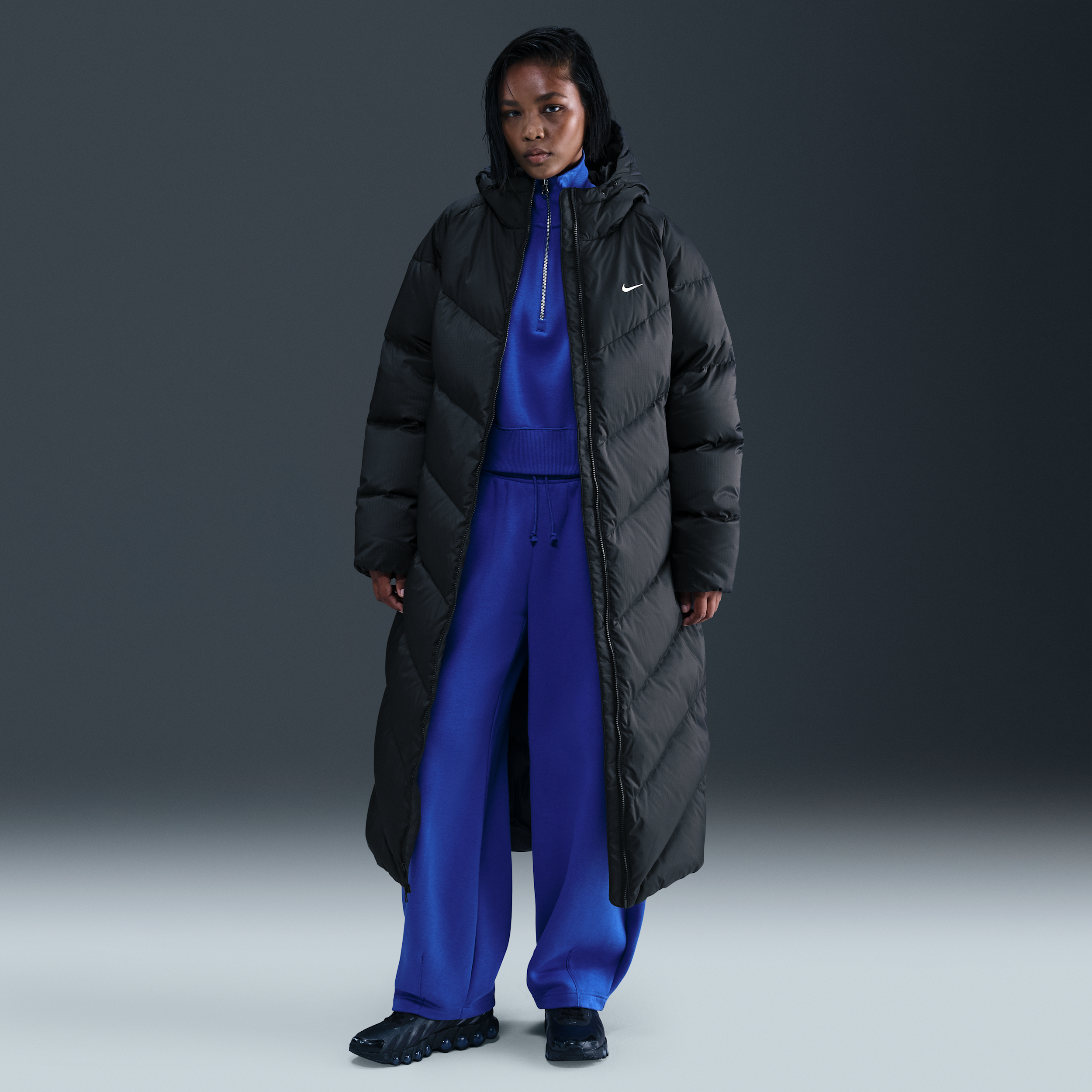 Thumbnail - Nike Windpuffer Weiter Storm-FIT Daunenparka mit Kapuze (Damen) - Schwarz