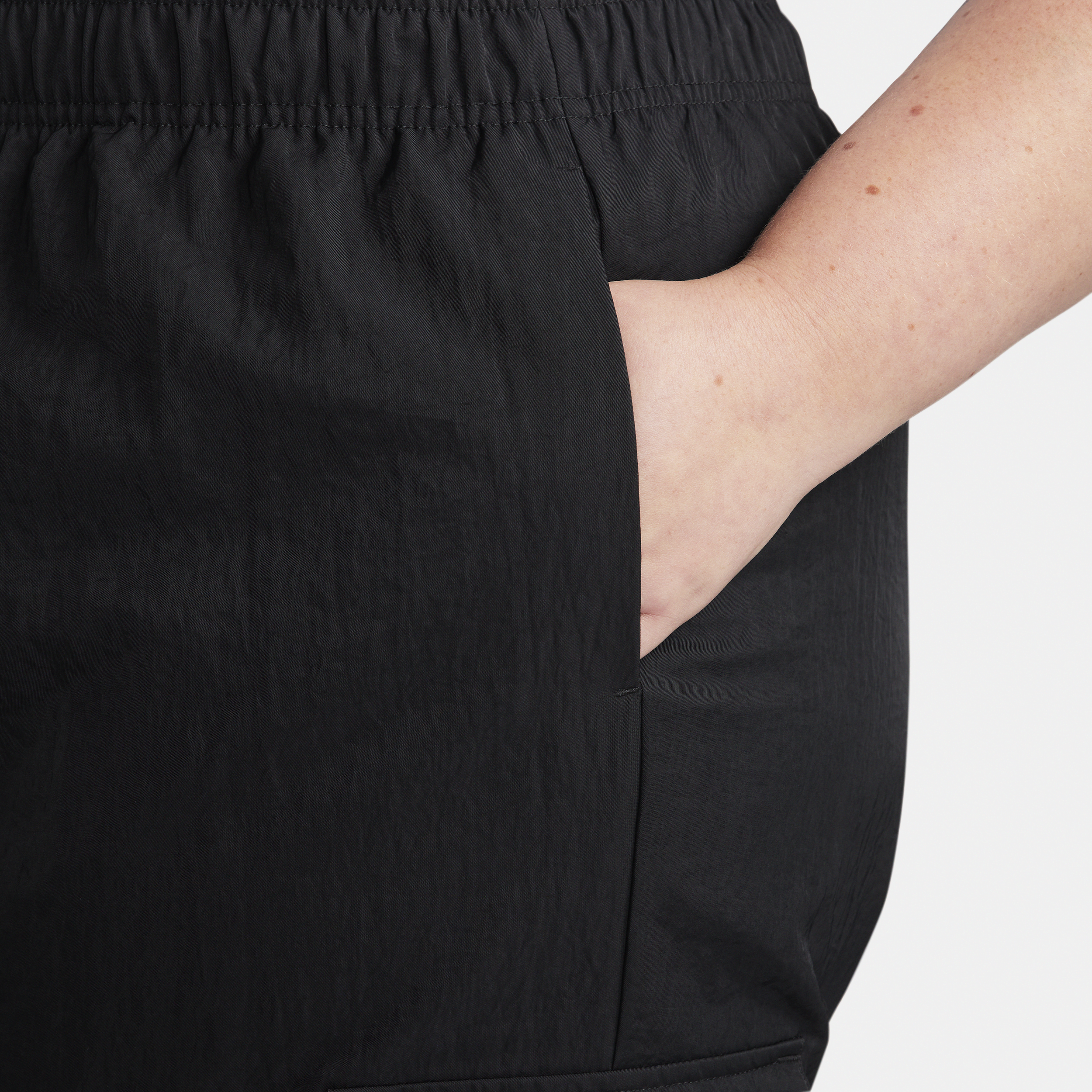 Nike Sportswear Essential geweven cargobroek met hoge taille voor dames (Plus Size) Zwart