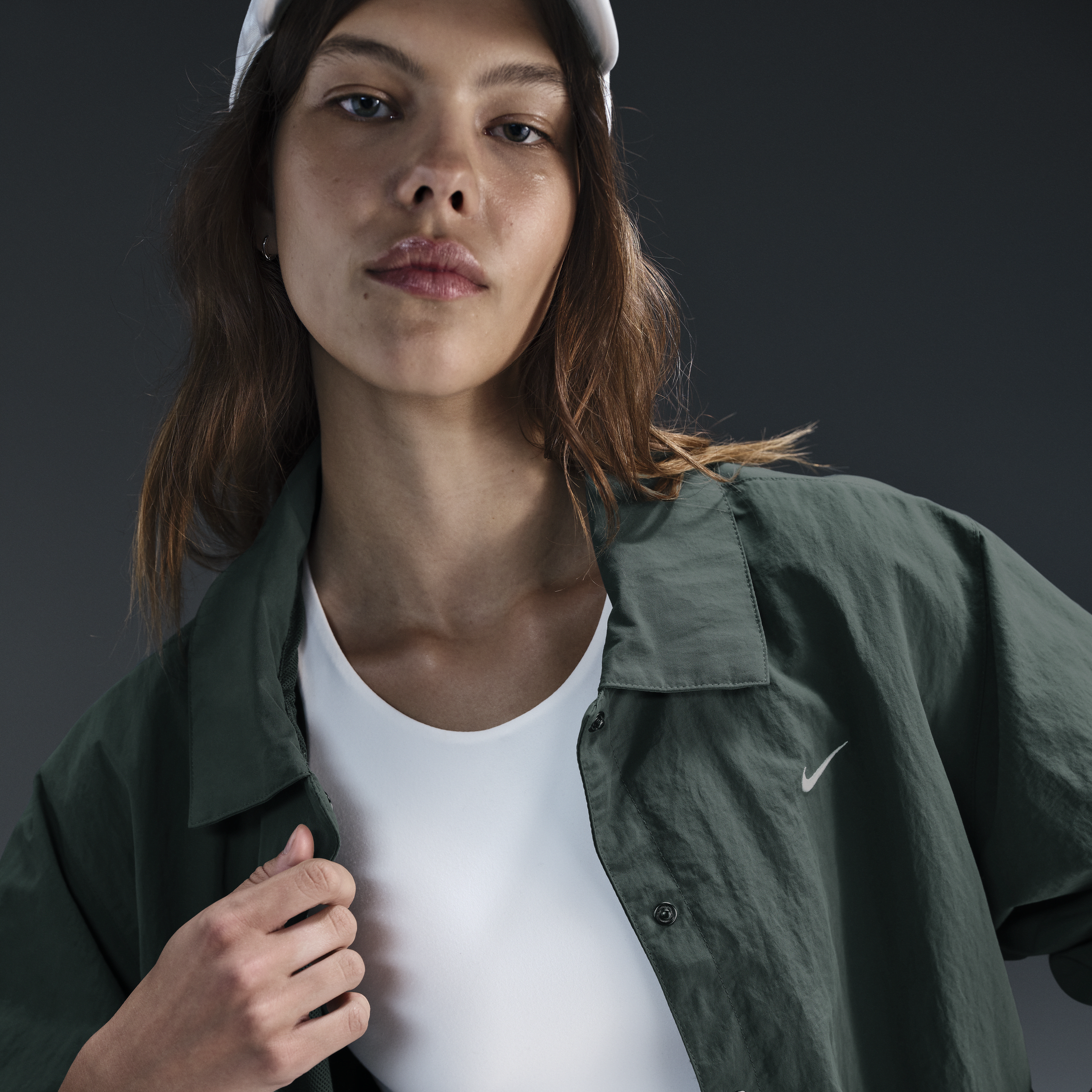 Nike Sportswear Essential oversized geweven coachjack met uv-bescherming voor dames - Groen