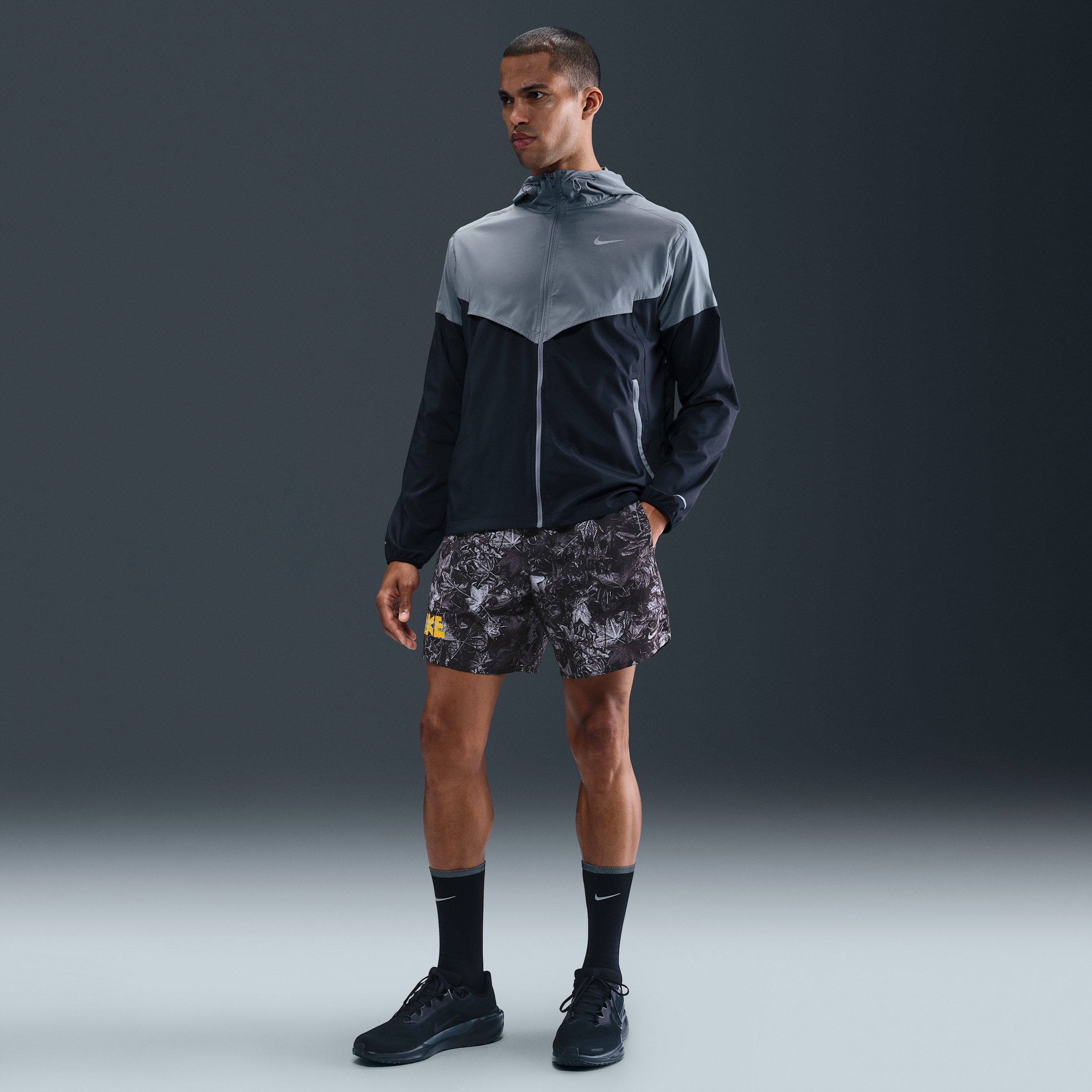 Nike Stride Men's Dri-FIT 18cm (approx.) Brief-Lined Printed Running Shorts - Black - Polyester