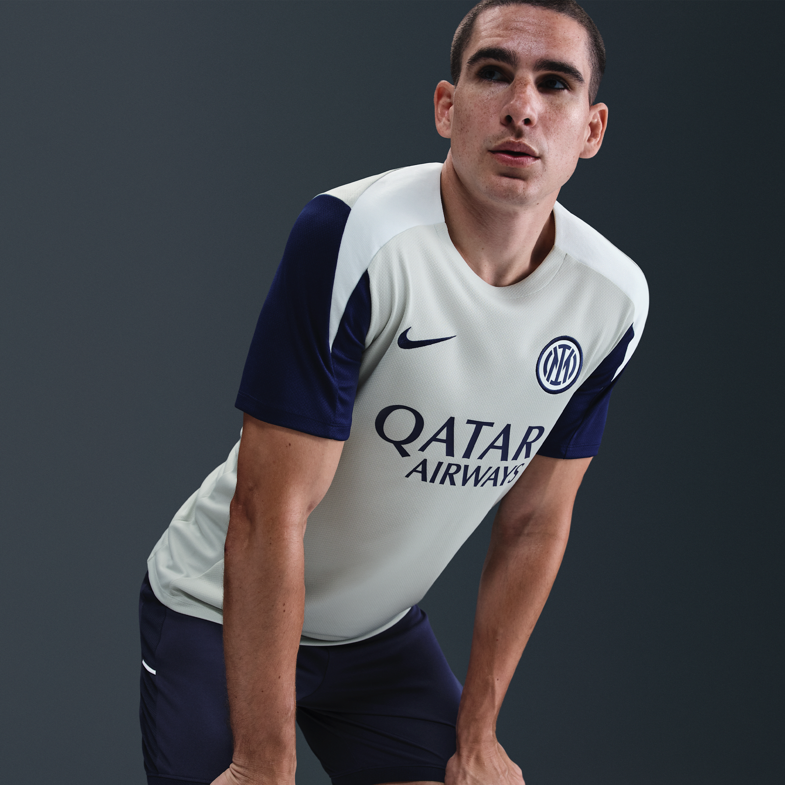 Thumbnail - Inter Mailand Strike Nike Dri-FIT Kurzarm-Fußballoberteil (Herren) - Grau