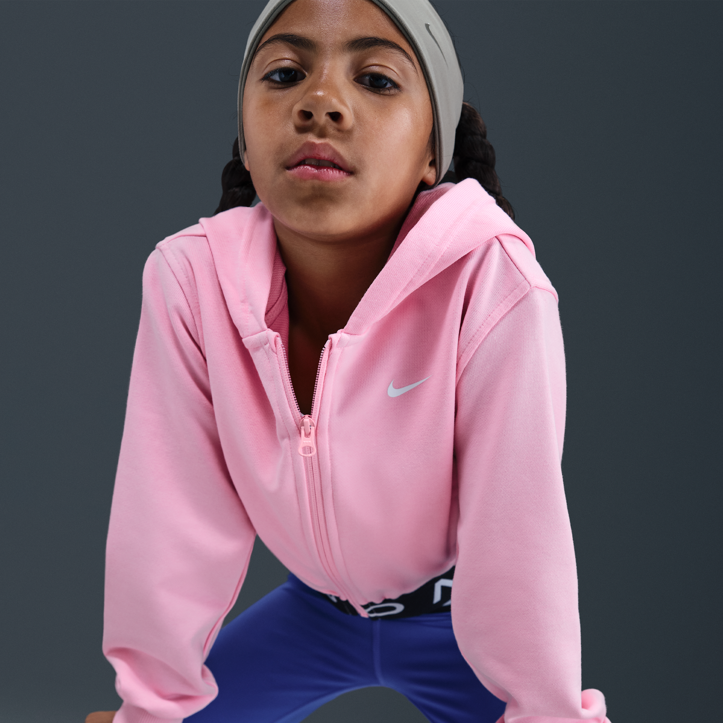 Nike Pro Fleece Dri-FIT hoodie met rits over de hele lengte voor meisjes Roze