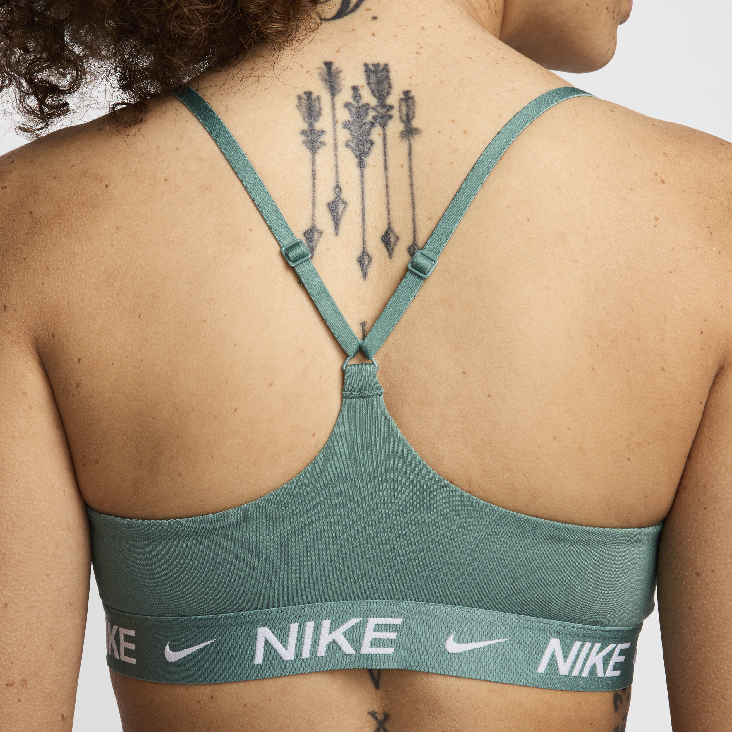 Nike Indy Light Support padded verstelbare sport-bh Groen