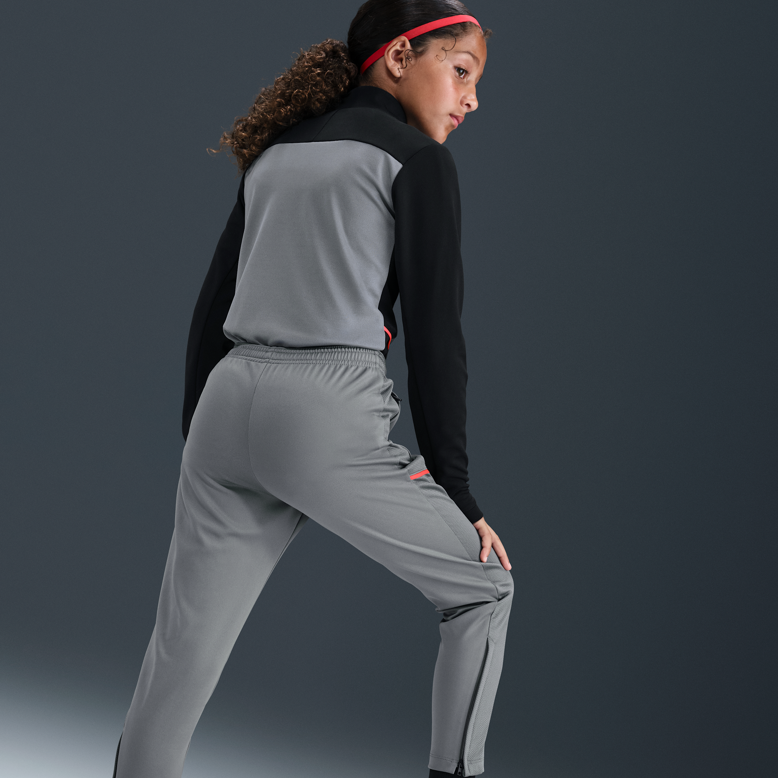 Thumbnail - Nike Academy Dri-FIT Fußballhose (ältere Kinder) - Grau