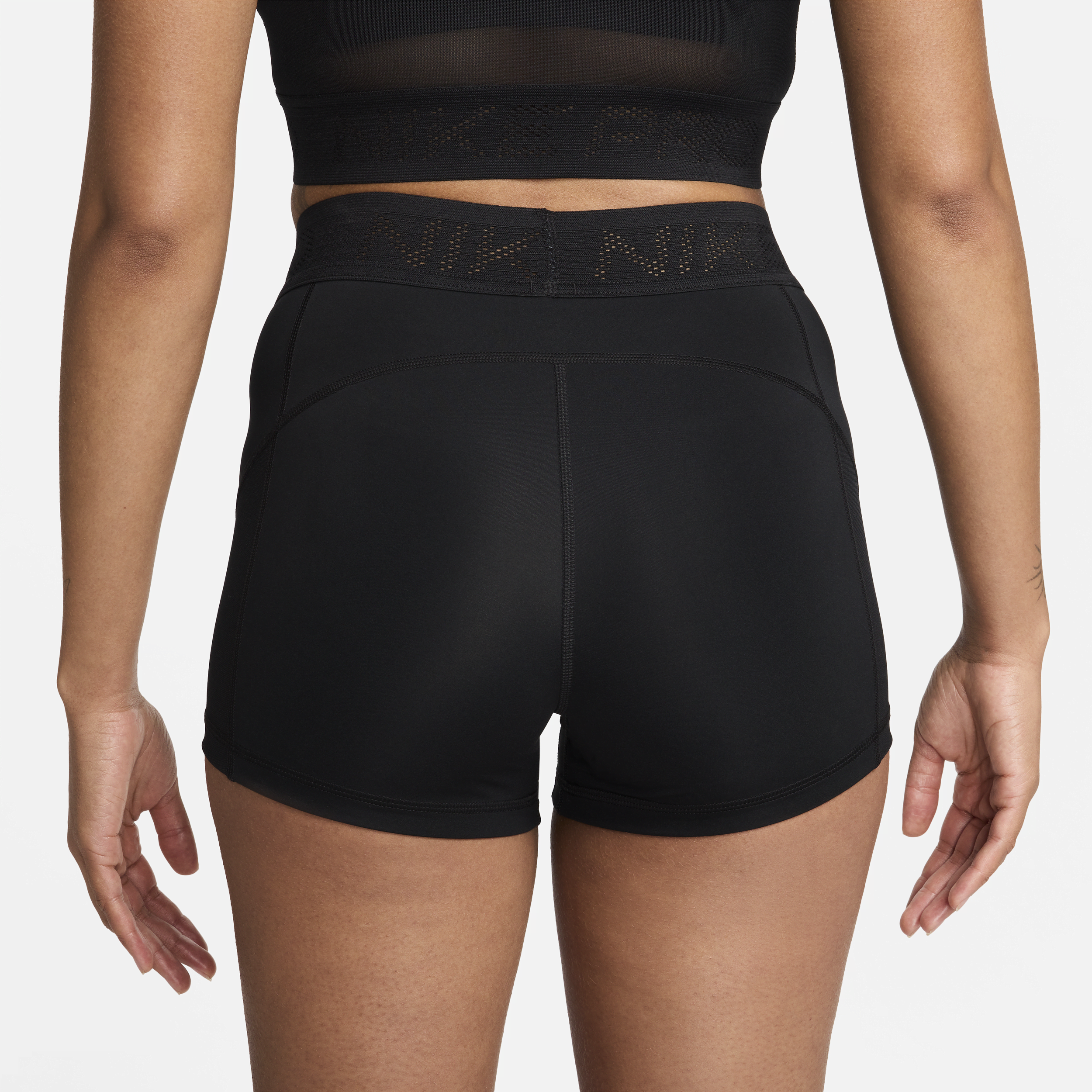 Nike Pro shorts met halfhoge taille en mesh vlakken voor dames (8 cm) Zwart