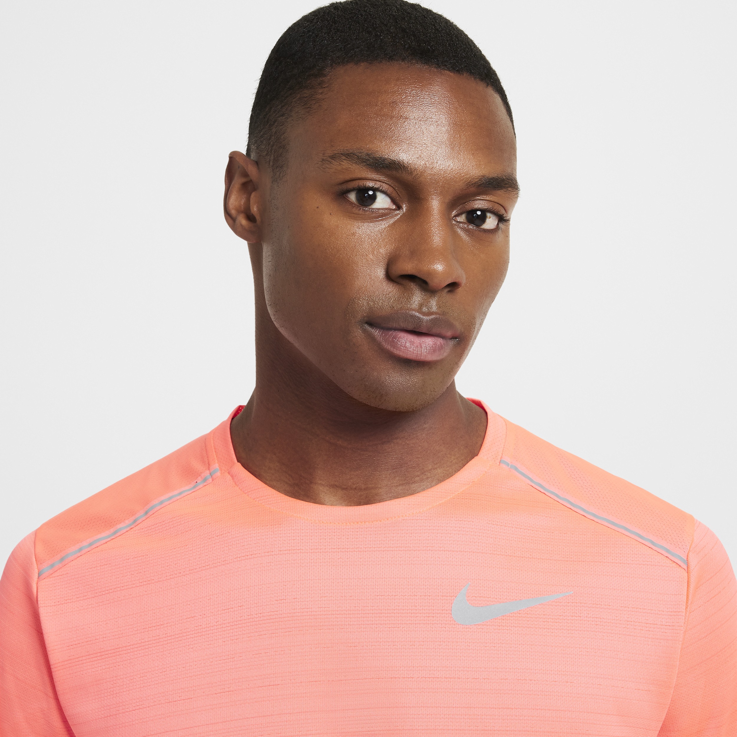 Haut de running à manches courtes Nike Miler pour Homme - Rose