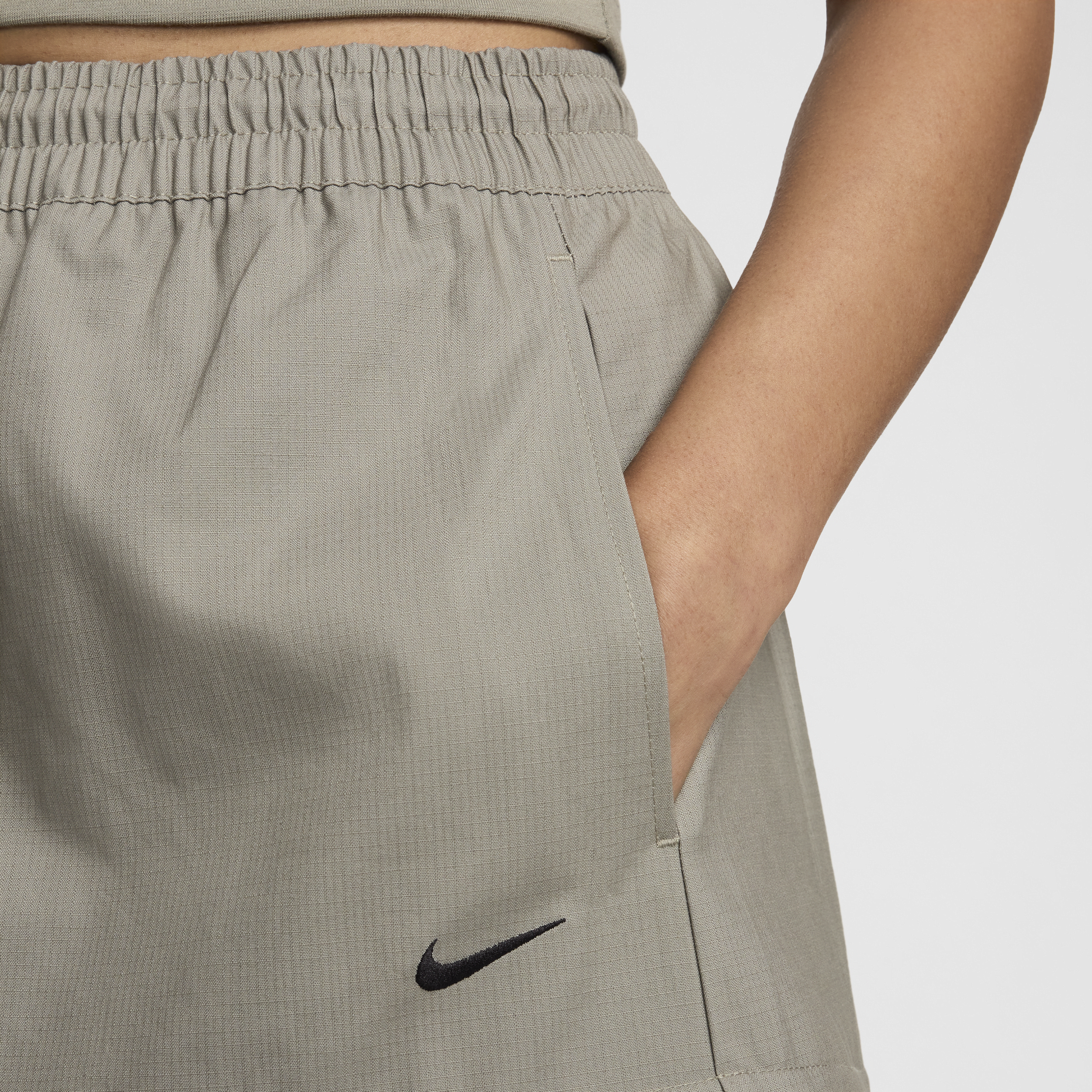 Jupe cargo mi-longue tissée à taille mi-haute Nike Sportswear Essential pour femme - Vert