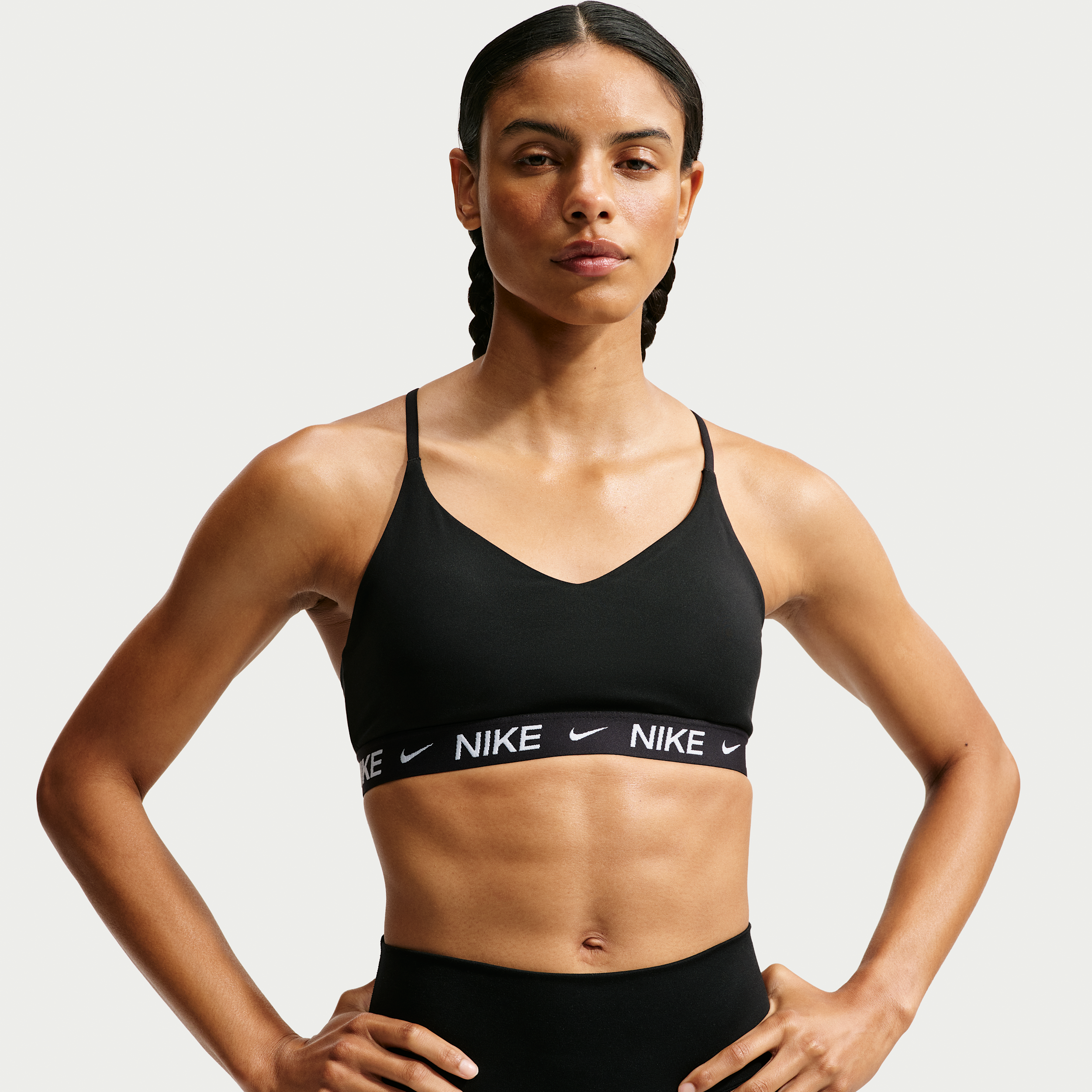 Justerbar Nike Indy-sports-bh med indlæg og let støtte til kvinder - sort