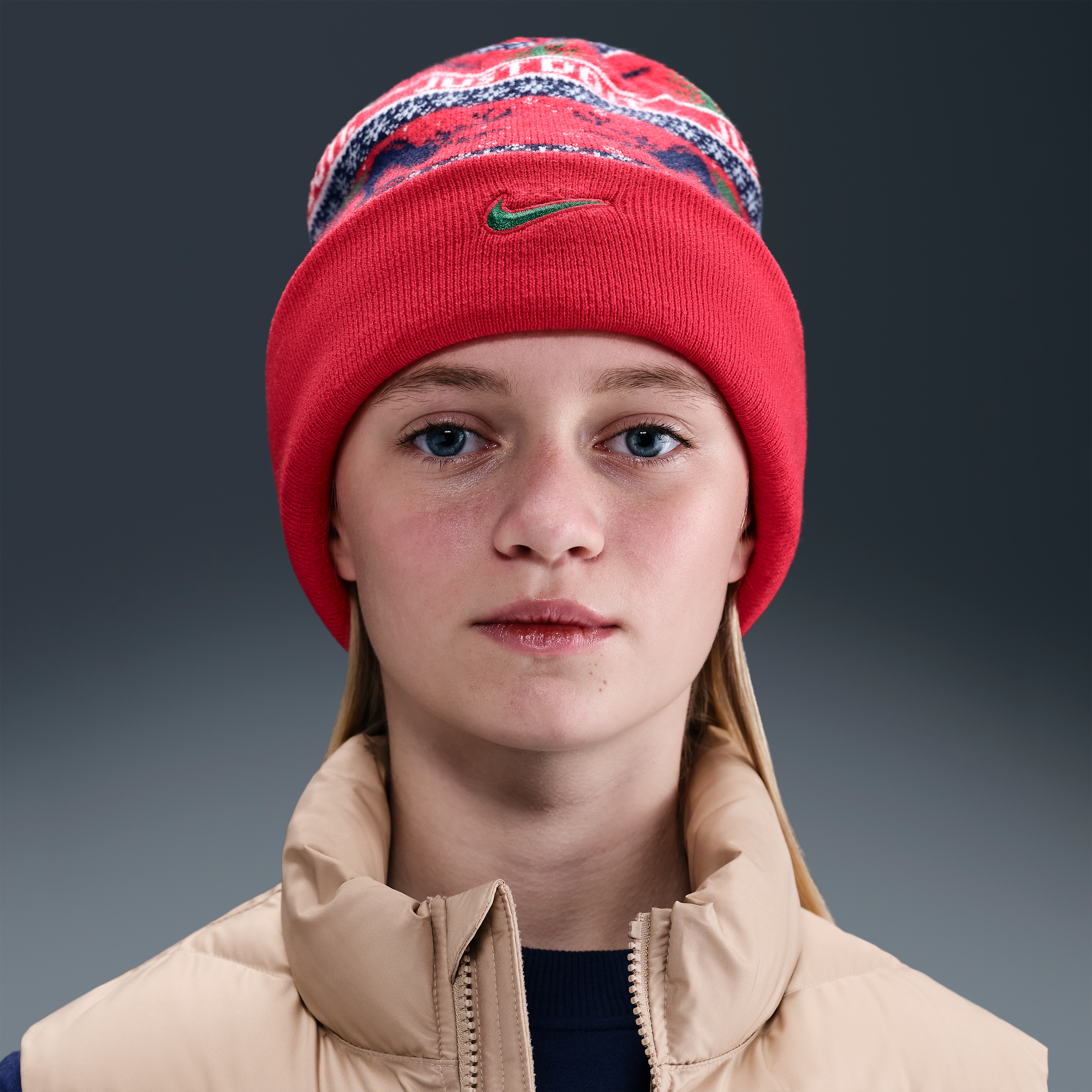 Thumbnail - Nike Peak Beanie mit Standardbündchen (ältere Kinder) - Rot