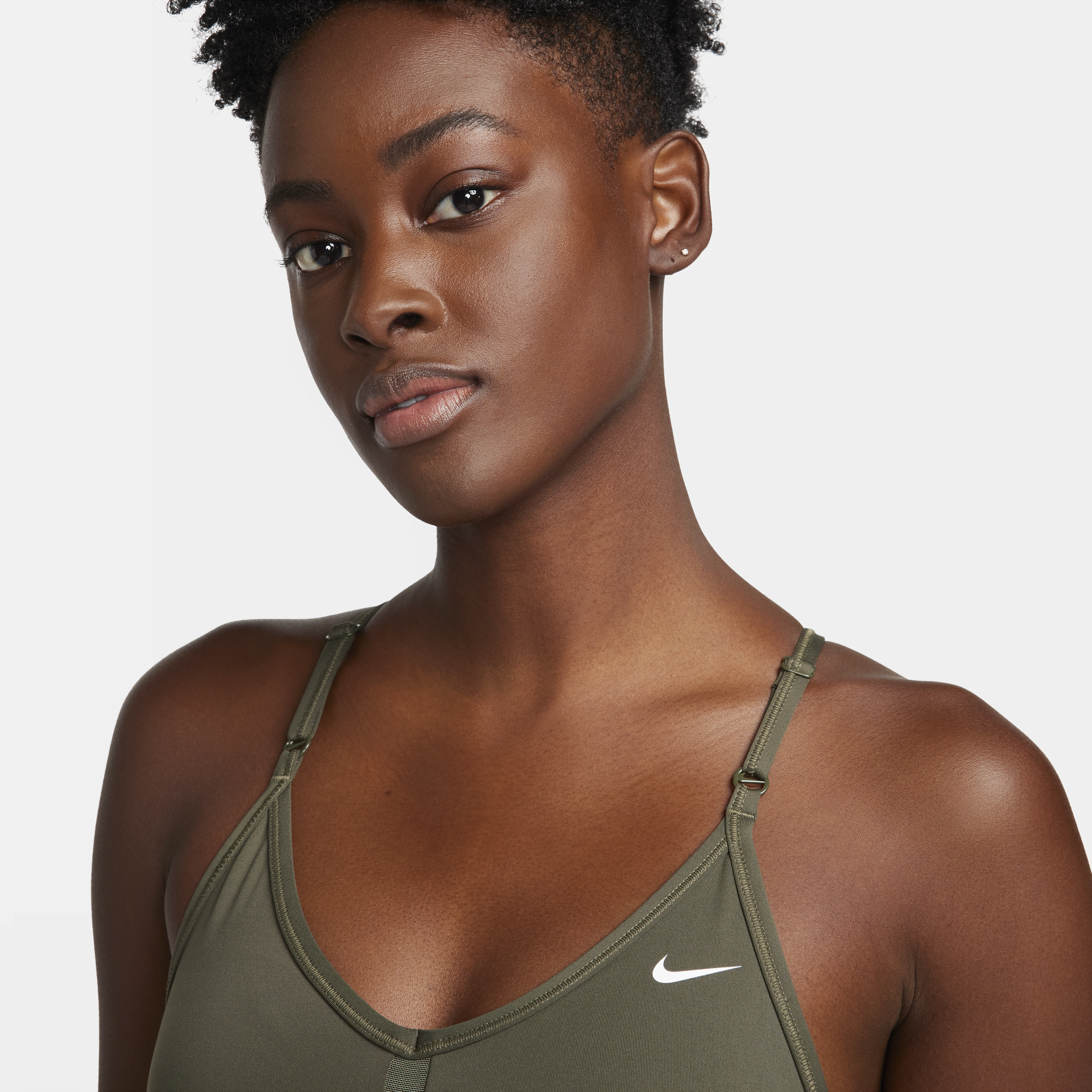 Nike Indy Padded sport-bh met V-hals en lichte ondersteuning Groen