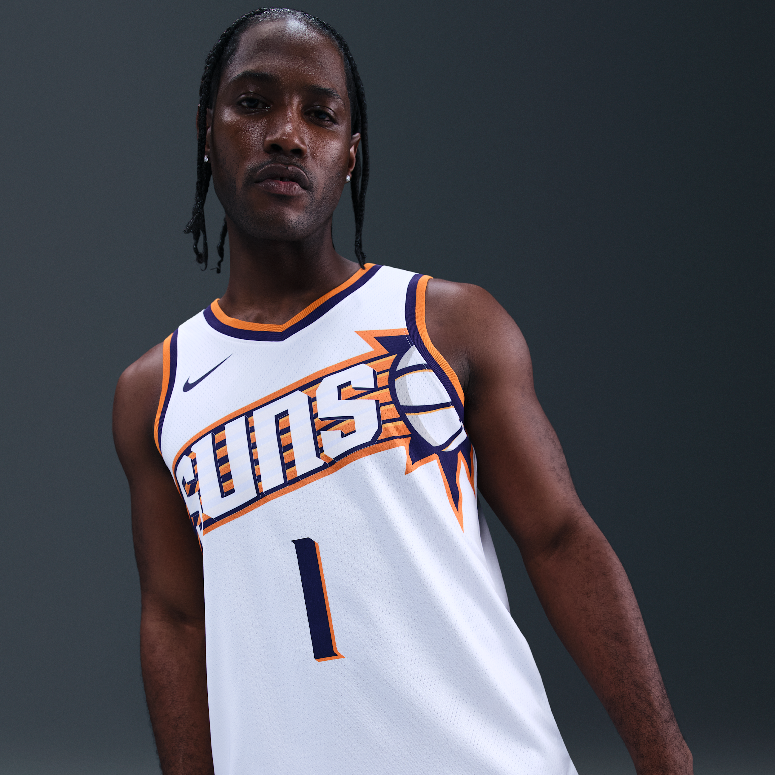 Thumbnail - Devin Booker Phoenix Suns 2023/24 Association Edition Nike Dri-FIT NBA Swingman Trikot (Herren) - Weiß