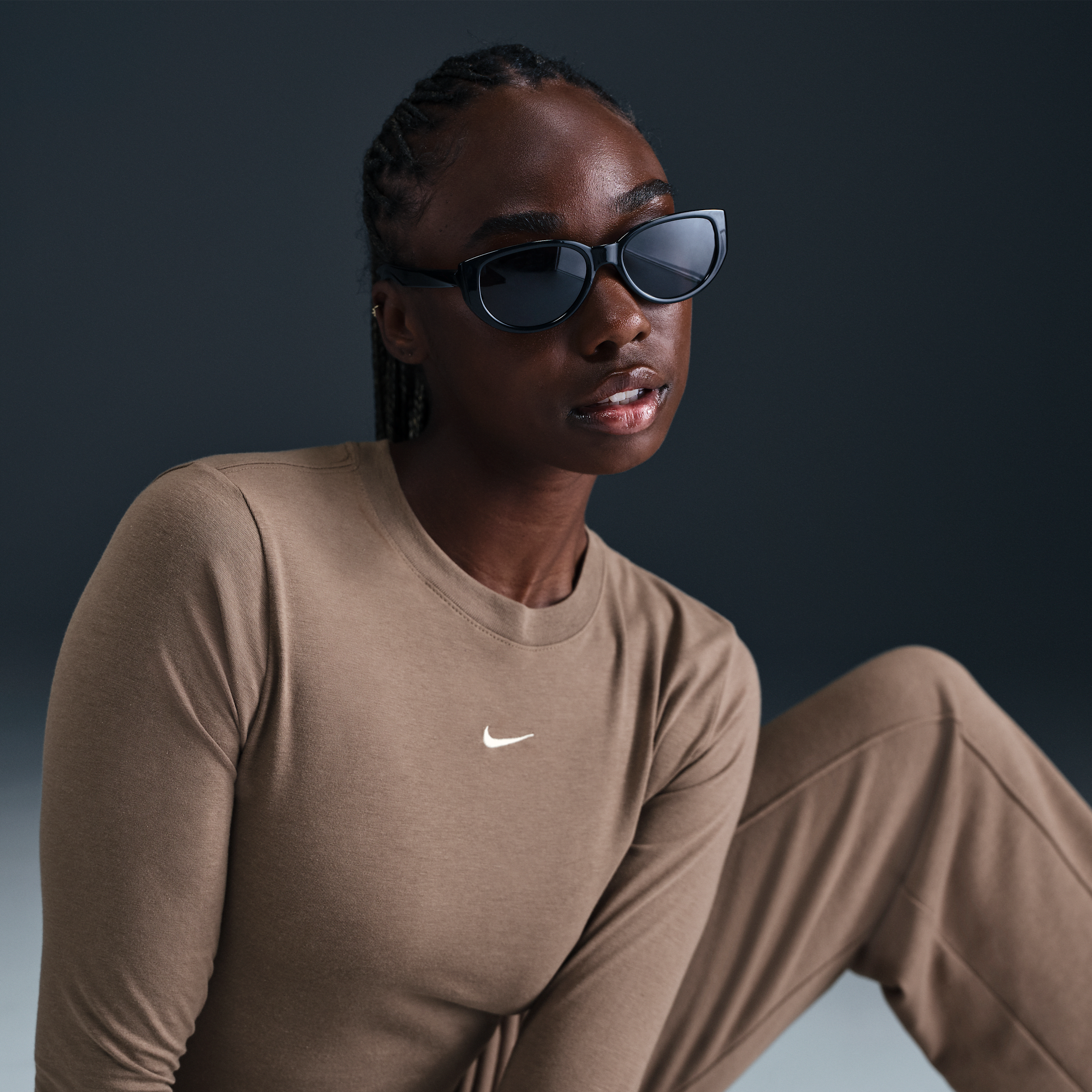 Crop top ajusté à manches longues Nike Sportswear Chill Knit pour femme - Marron