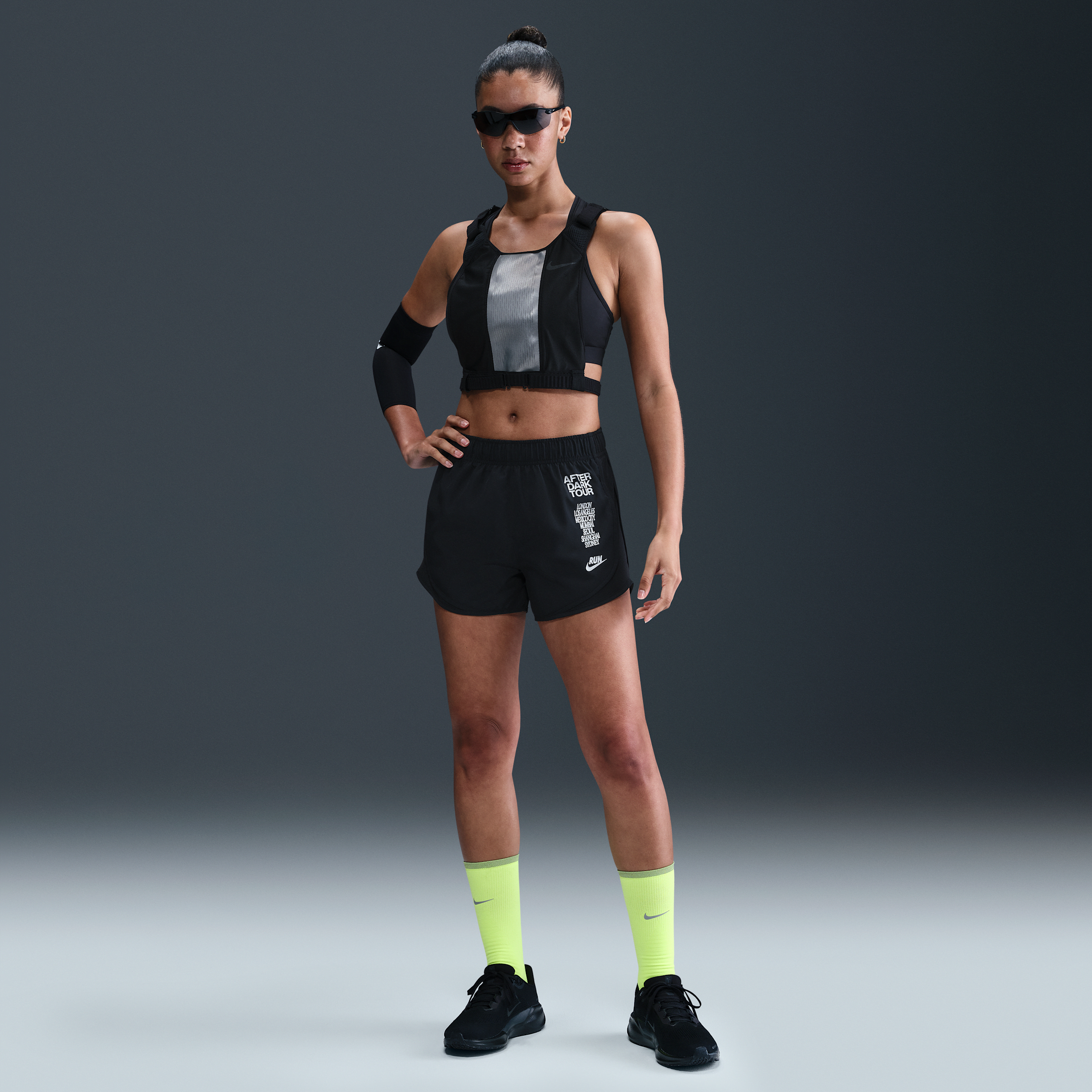 Thumbnail - Nike Tempo Dri-Fit Laufshorts mit Innenslip und mittelhohem Bund (Damen) - Schwarz