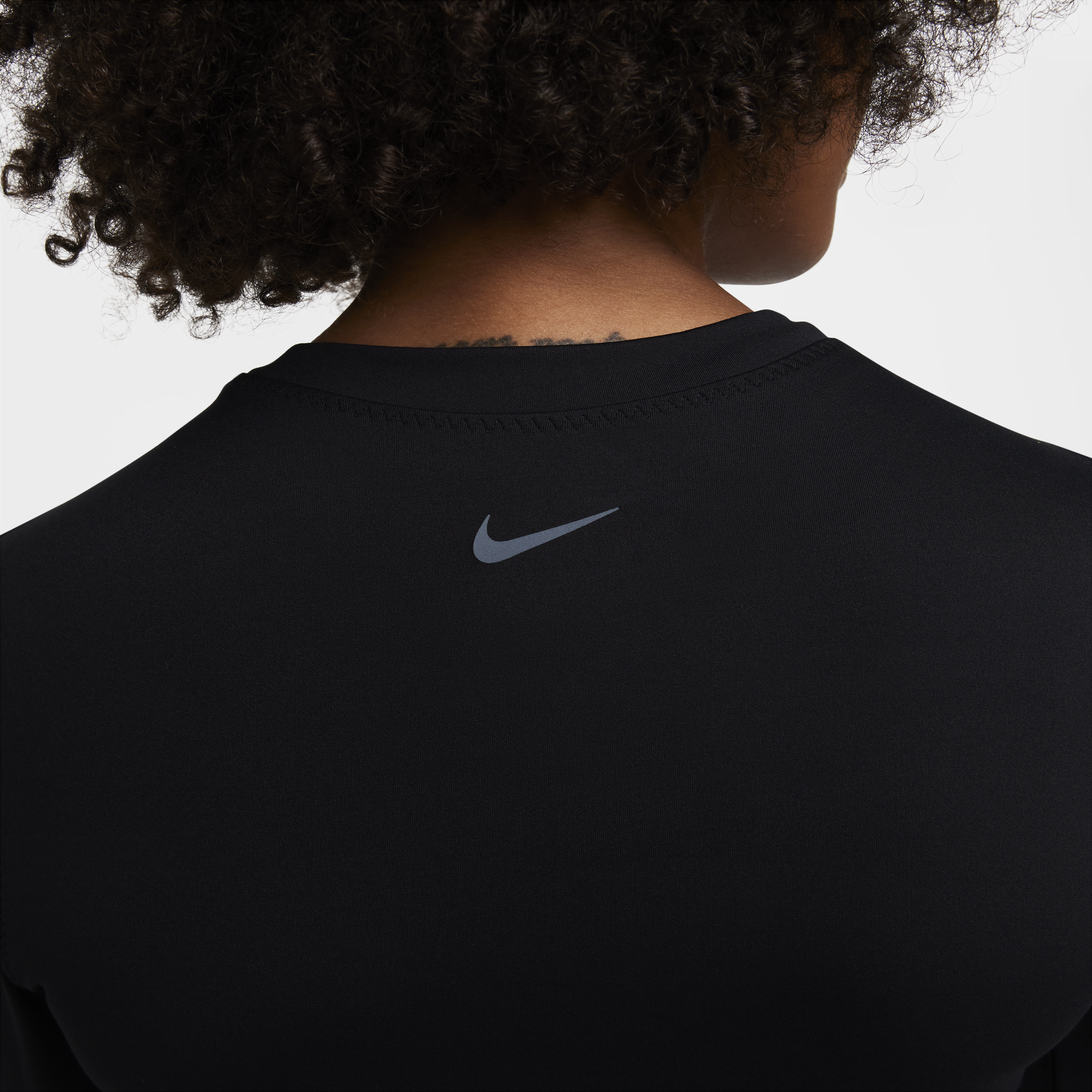 Nike One Fitted Dri-FIT damestop met lange mouwen Zwart