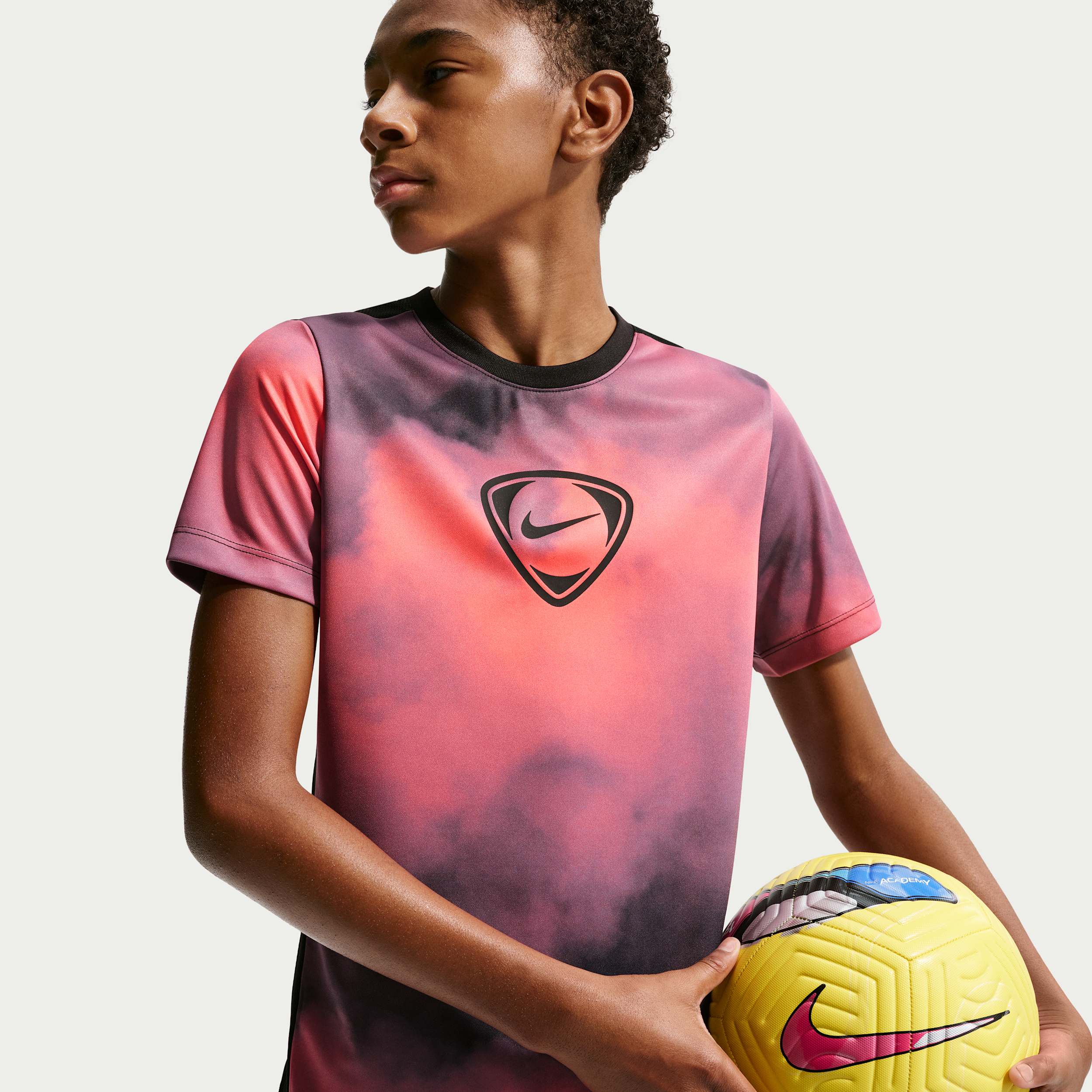 Kortærmet Nike Academy+-Dri-FIT-fodboldtrøje til større børn - Pink