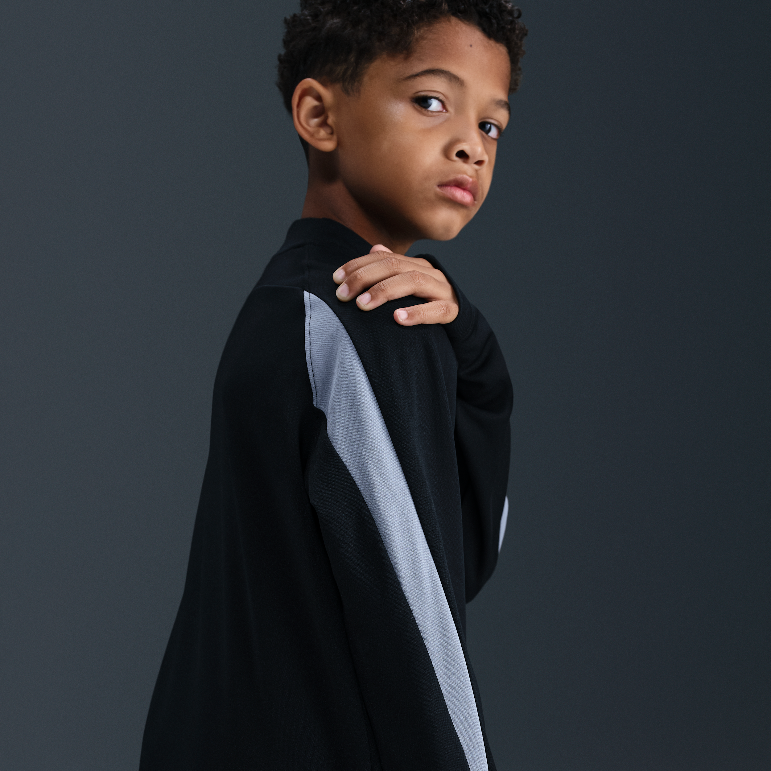 Thumbnail - Tottenham Hotspur Academy Winter Warrior Nike Therma-FIT Fußball-Drill-Oberteil (ältere Kinder) - Schwarz