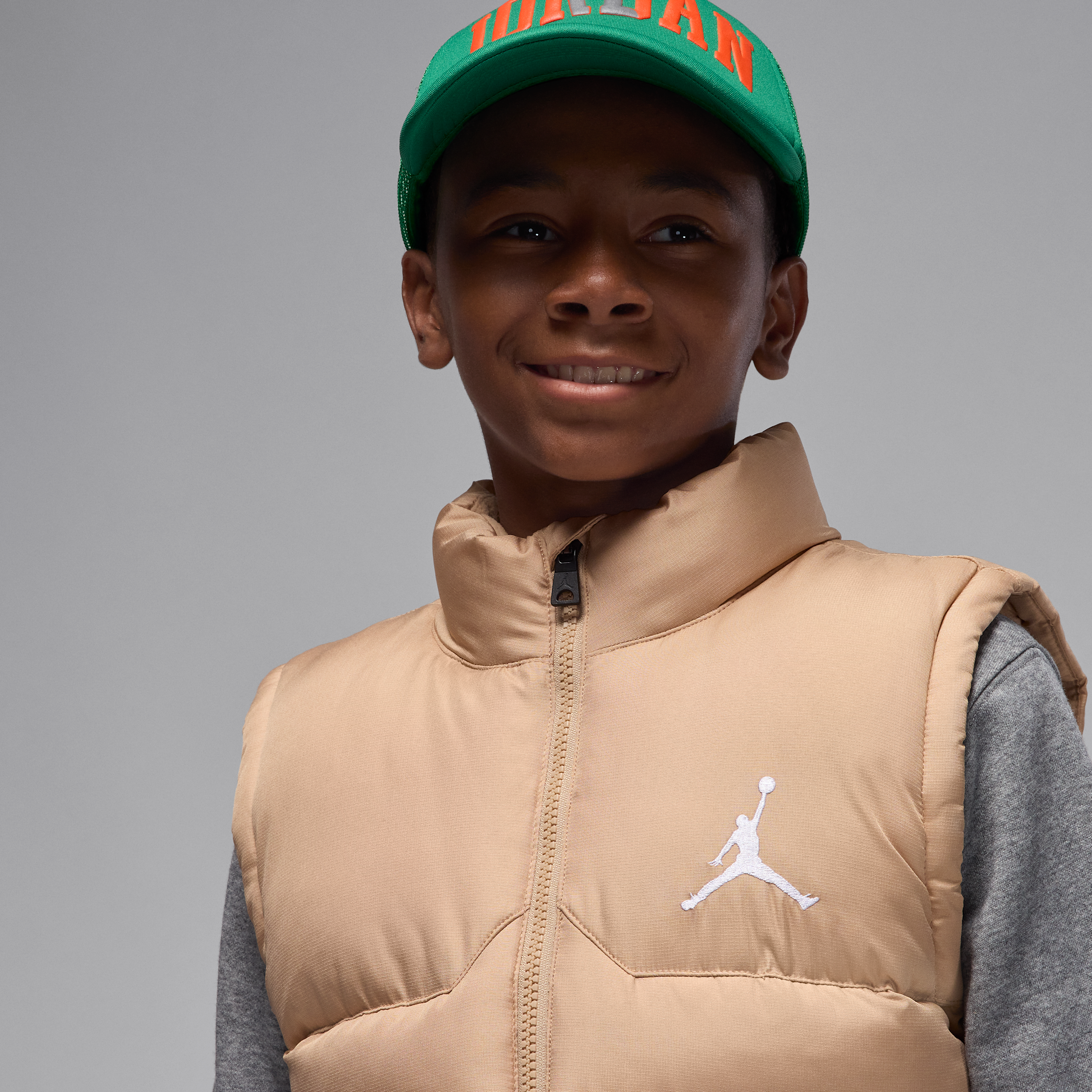 Thumbnail - Jordan gefüllte Puffer-Weste (ältere Kinder) - Braun