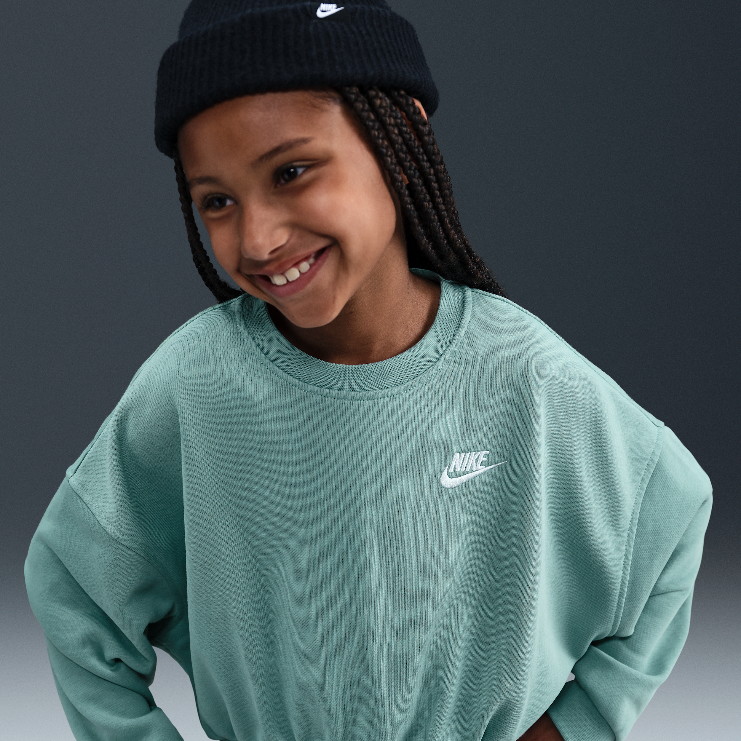 Nike Sportswear Club Fleece Older Kids' Boxy Sweatshirt - Green - Fleece