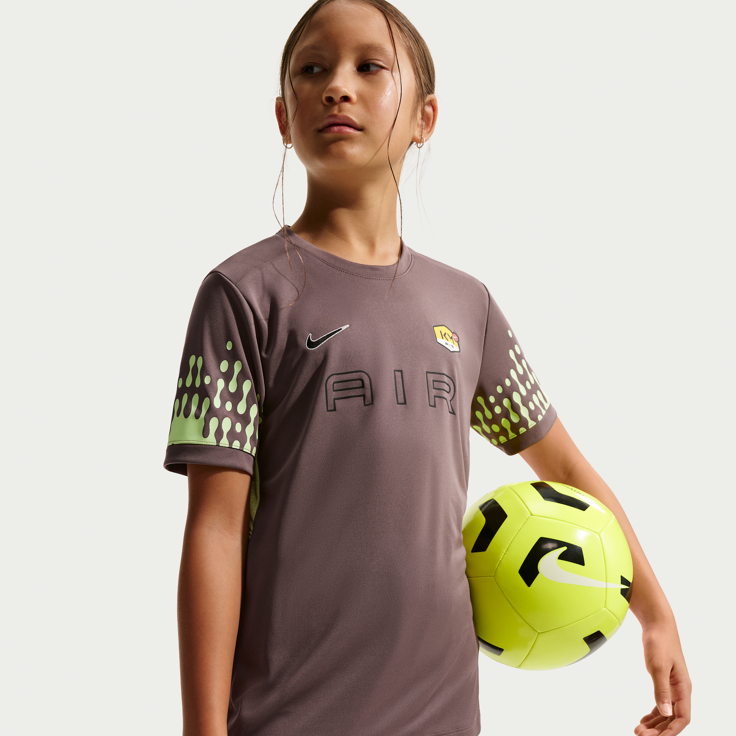 Thumbnail - Kylian Mbappé Academy Dri-FIT-Fußballoberteil (ältere Kinder) - Braun