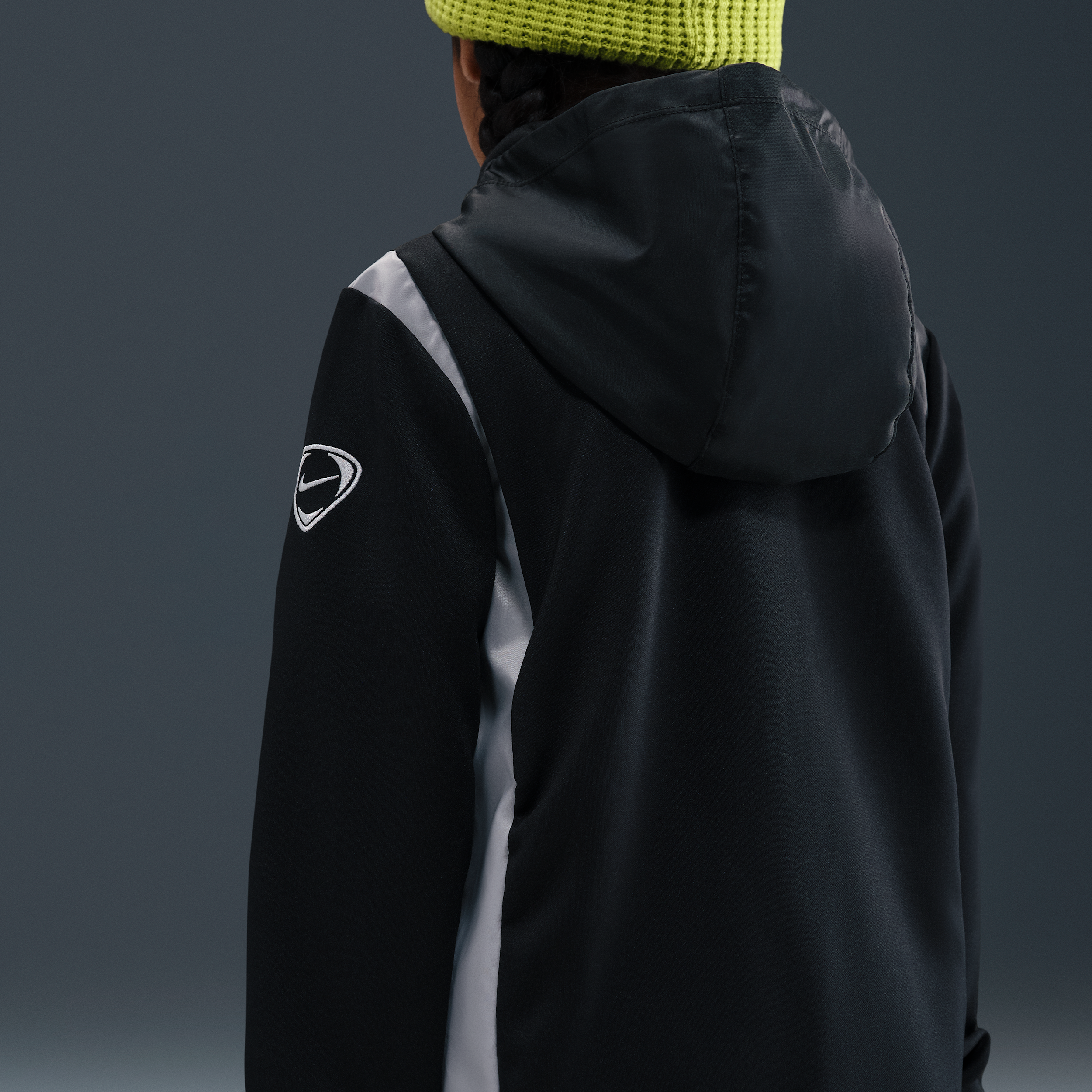 Thumbnail - FC Chelsea Third Nike Total 90 Fußball-Trainingsanzug aus Webmaterial (ältere Kinder) - Schwarz