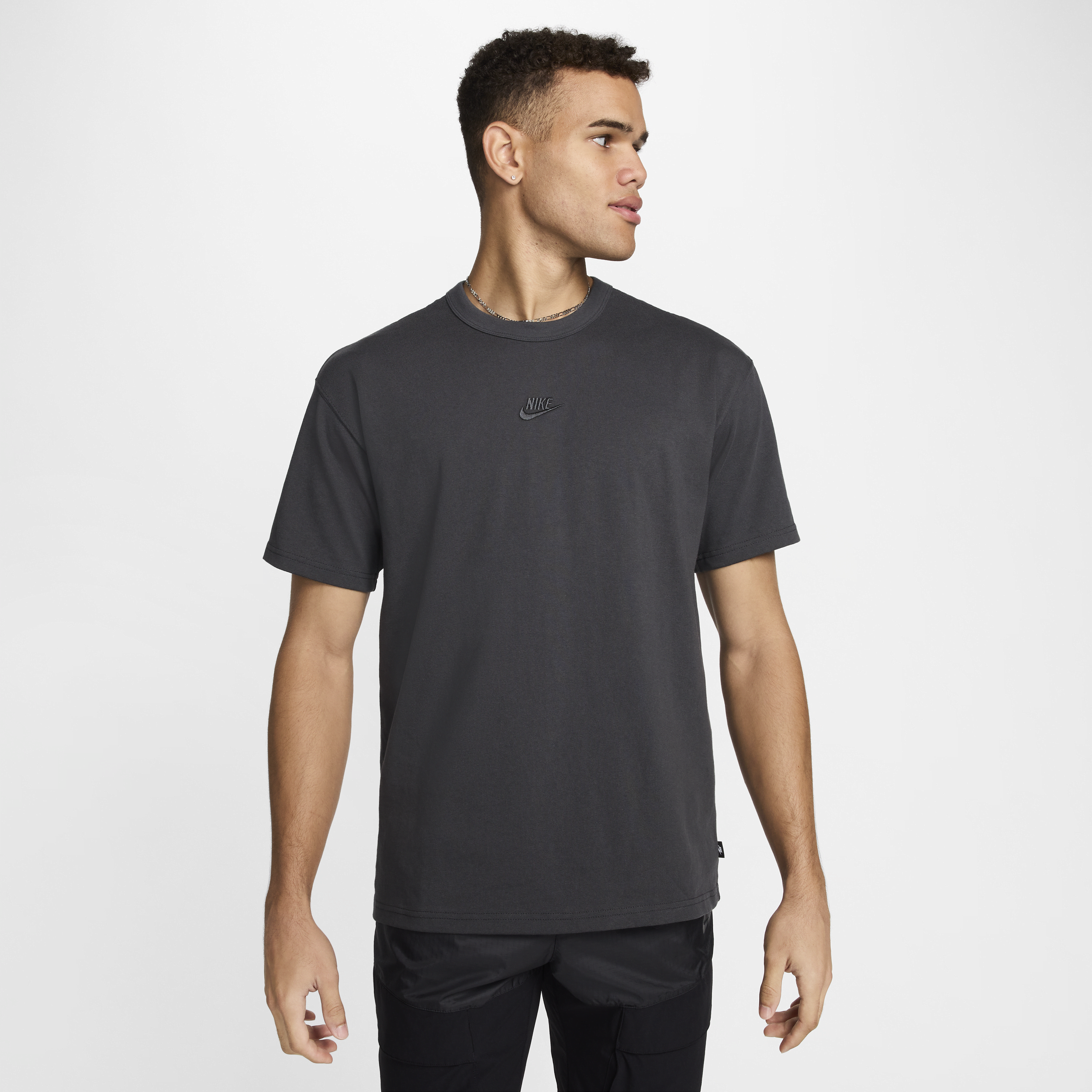 tee-shirt-nike-sportswear-premium-essentials-pour-homme-gris-nike-store-39812367341