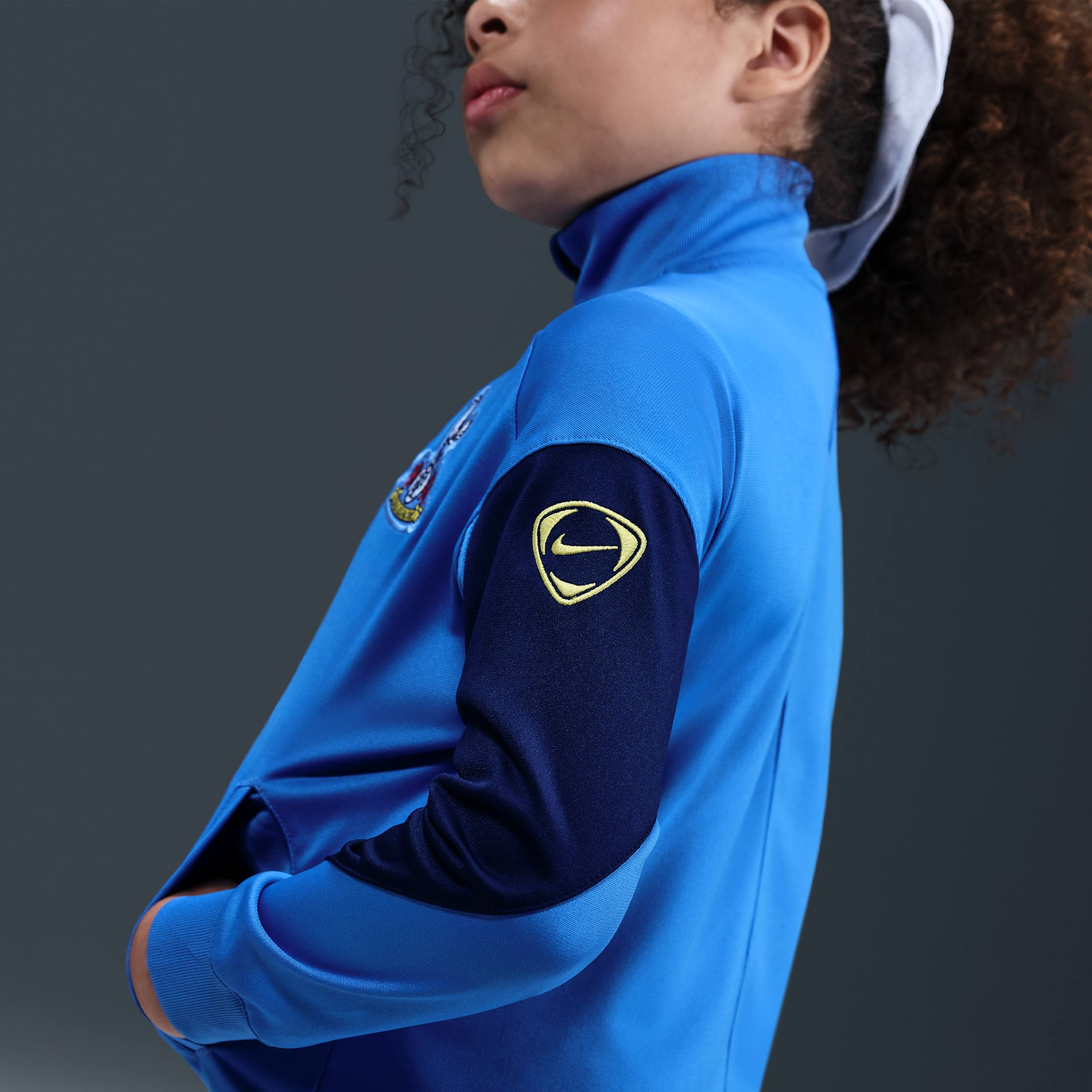 Thumbnail - Tottenham Hotspur Strike Third Nike Dri-FIT Total 90 Fußball-Trainingsanzug aus Strickmaterial (jüngere Kinder) - Blau