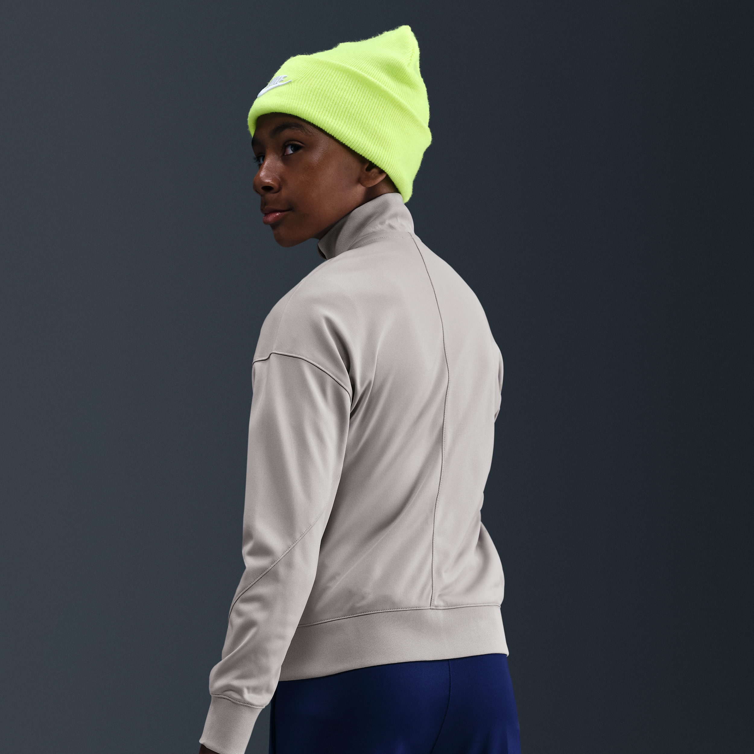 Thumbnail - Tottenham Hotspur Strike Nike Dri-FIT Fußball-Trainingsanzug aus Strickmaterial für ältere Kinder - Grau