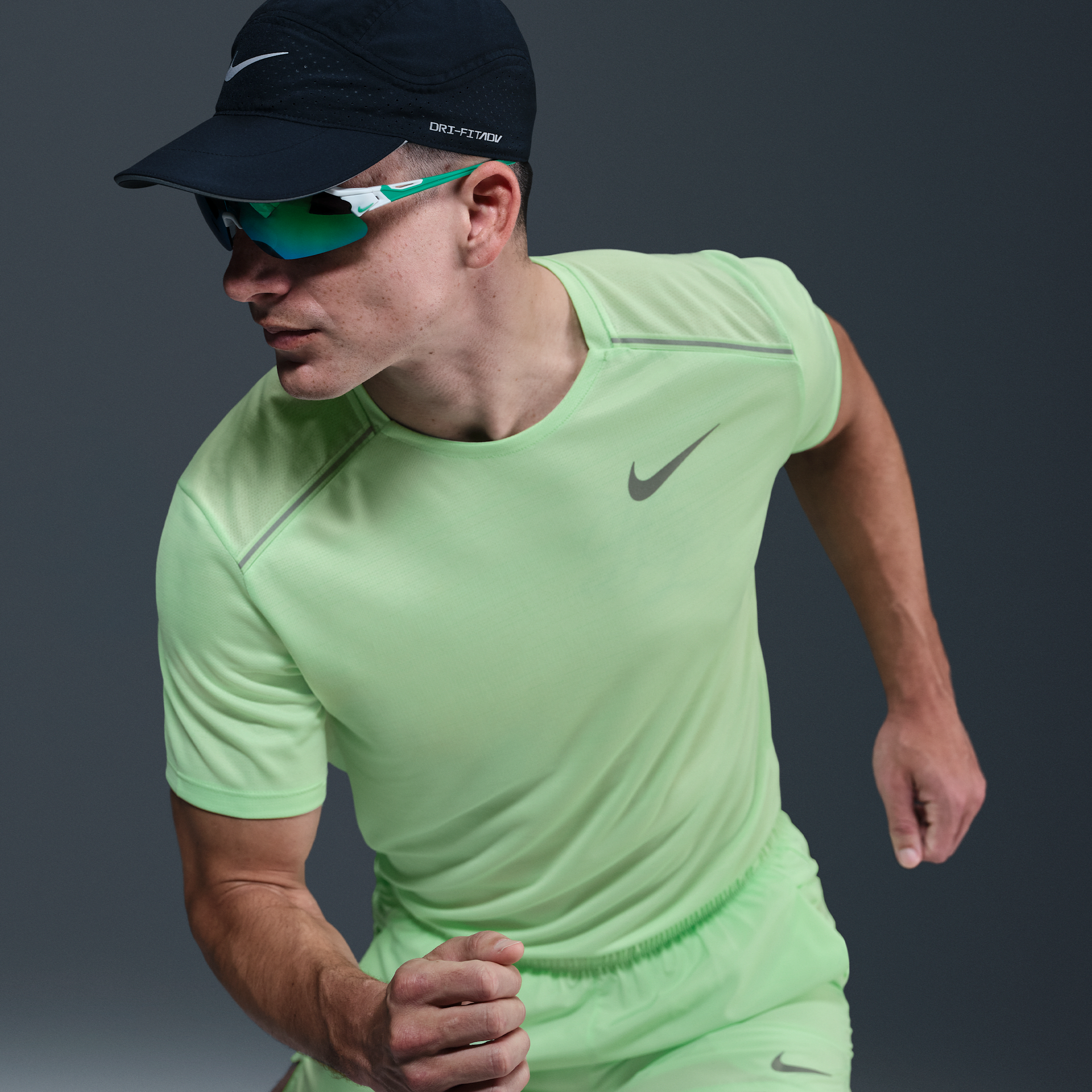 Nike Miler Hardlooptop met korte mouwen voor heren Groen