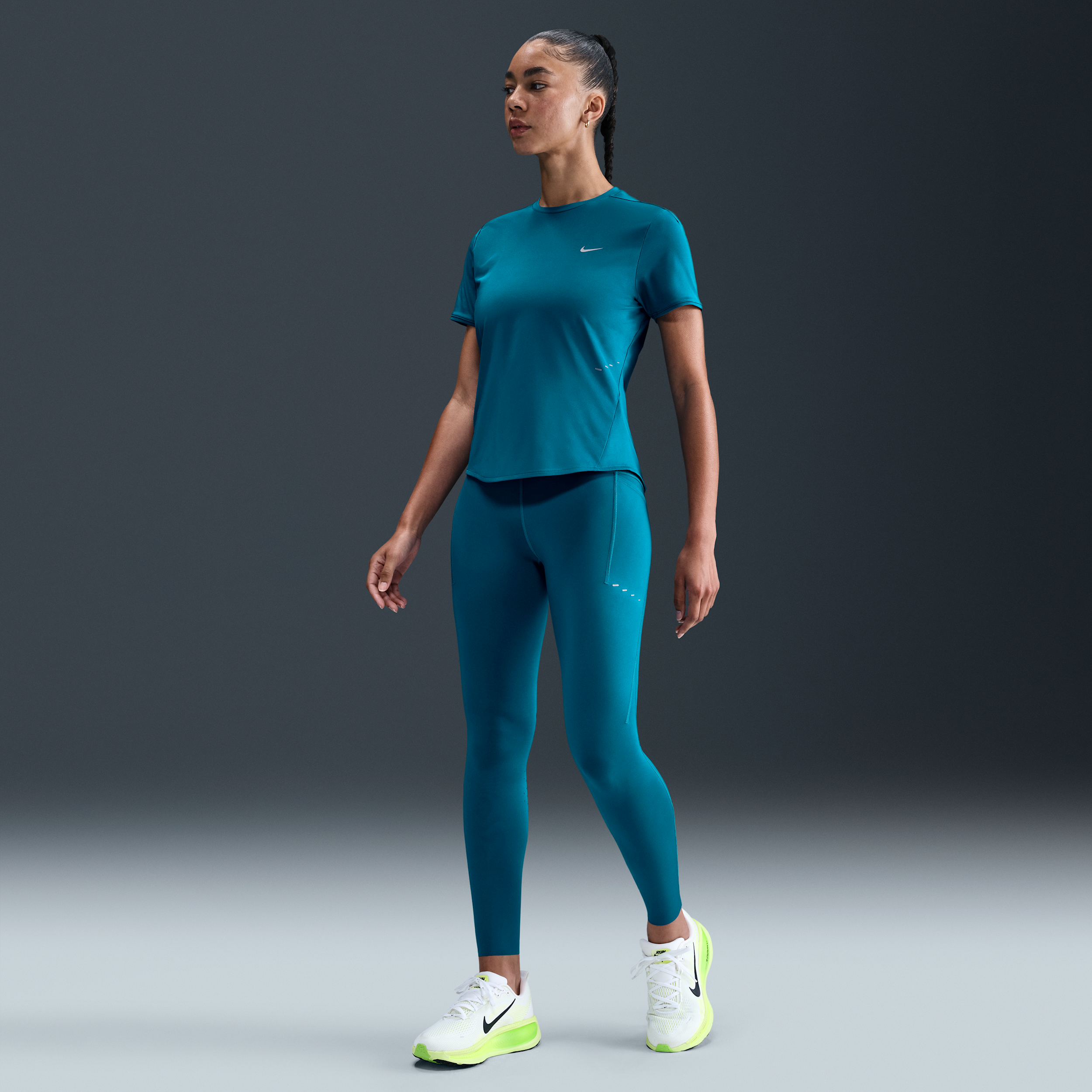 Thumbnail - Nike Swift 7/8-Lauf-Leggings mit hohem Bund und Taschen (Damen) - Blau