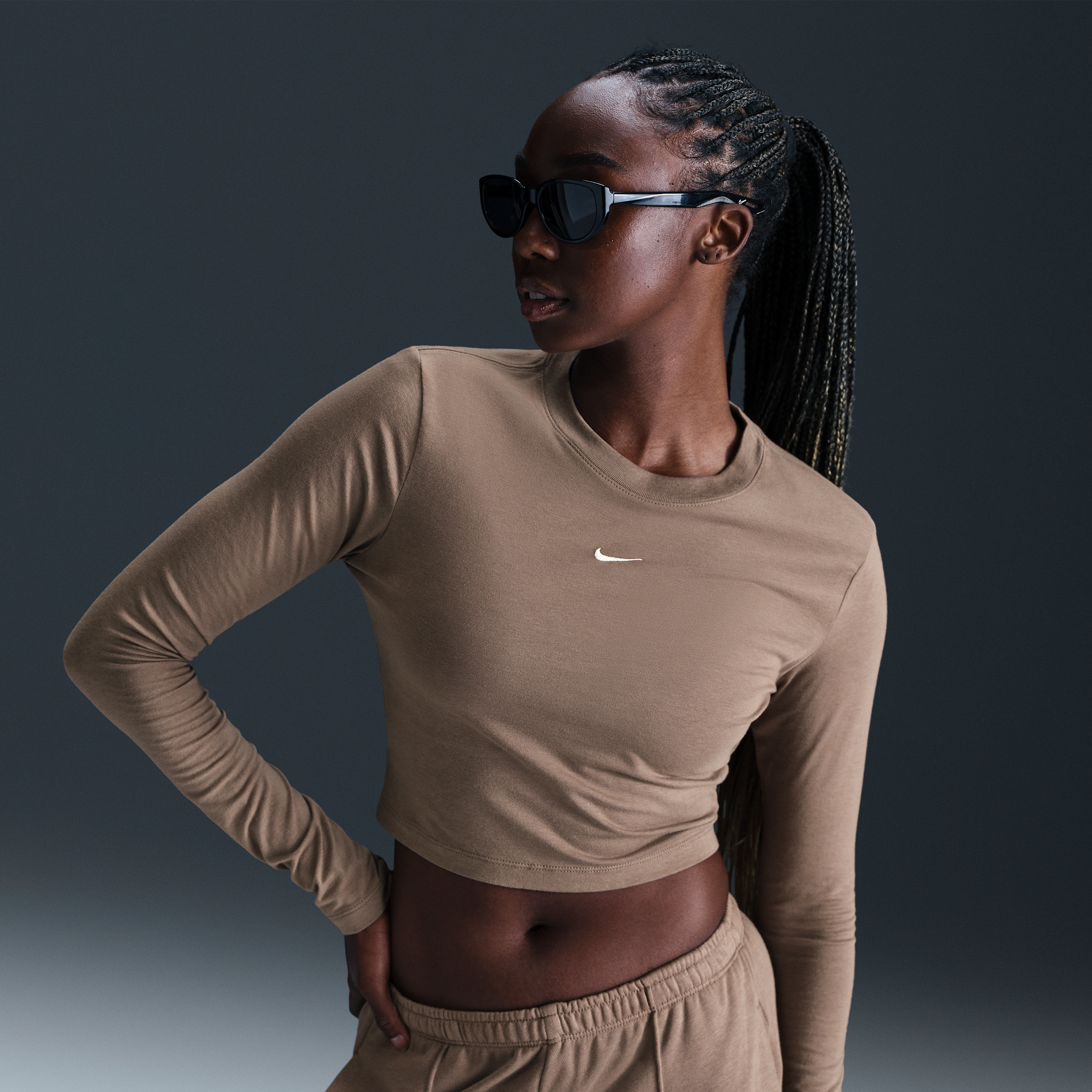 Crop top ajusté à manches longues Nike Sportswear Chill Knit pour femme - Marron