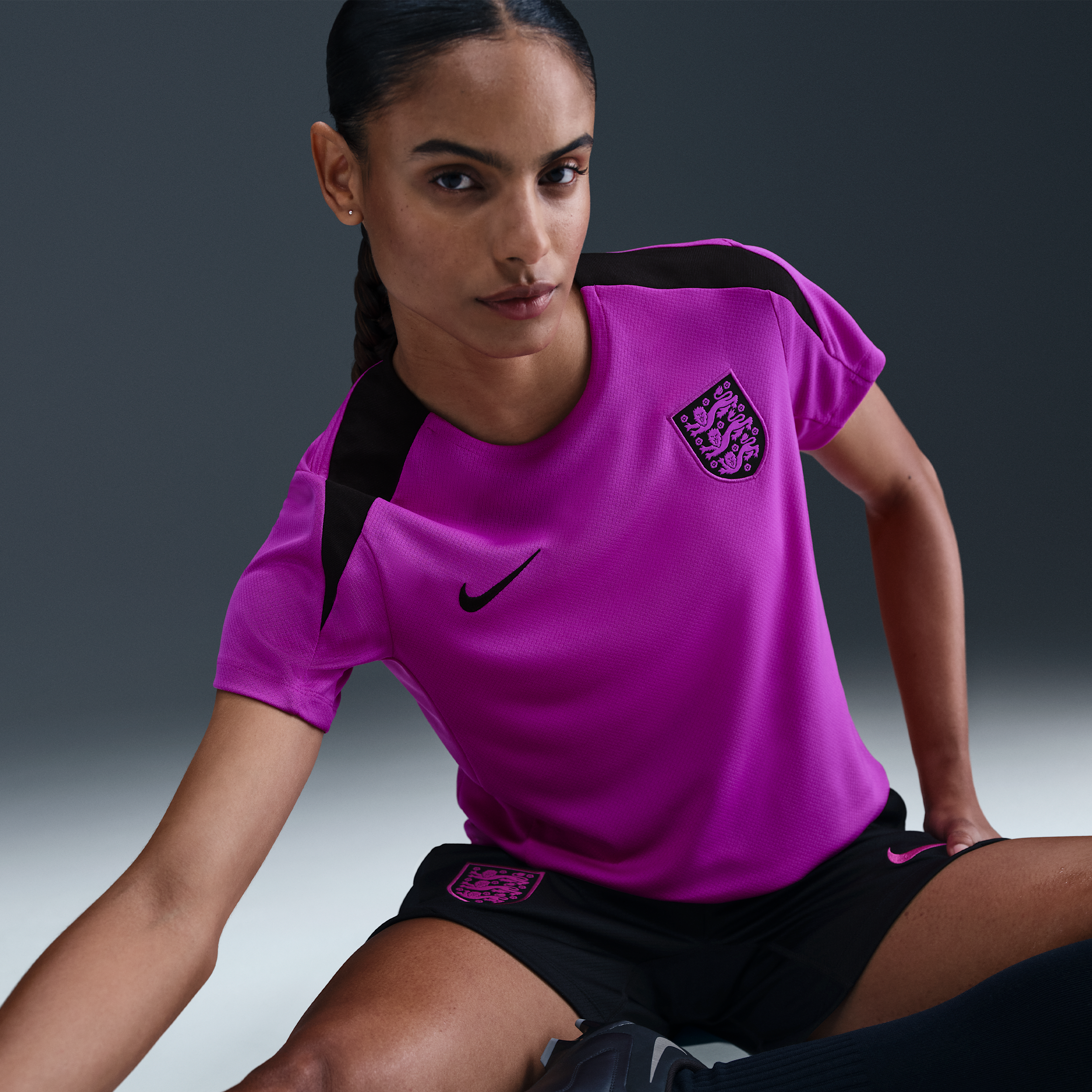 Thumbnail - England Strike Nike Dri-FIT Kurzarm-Fußballoberteil (Damen) - Lila