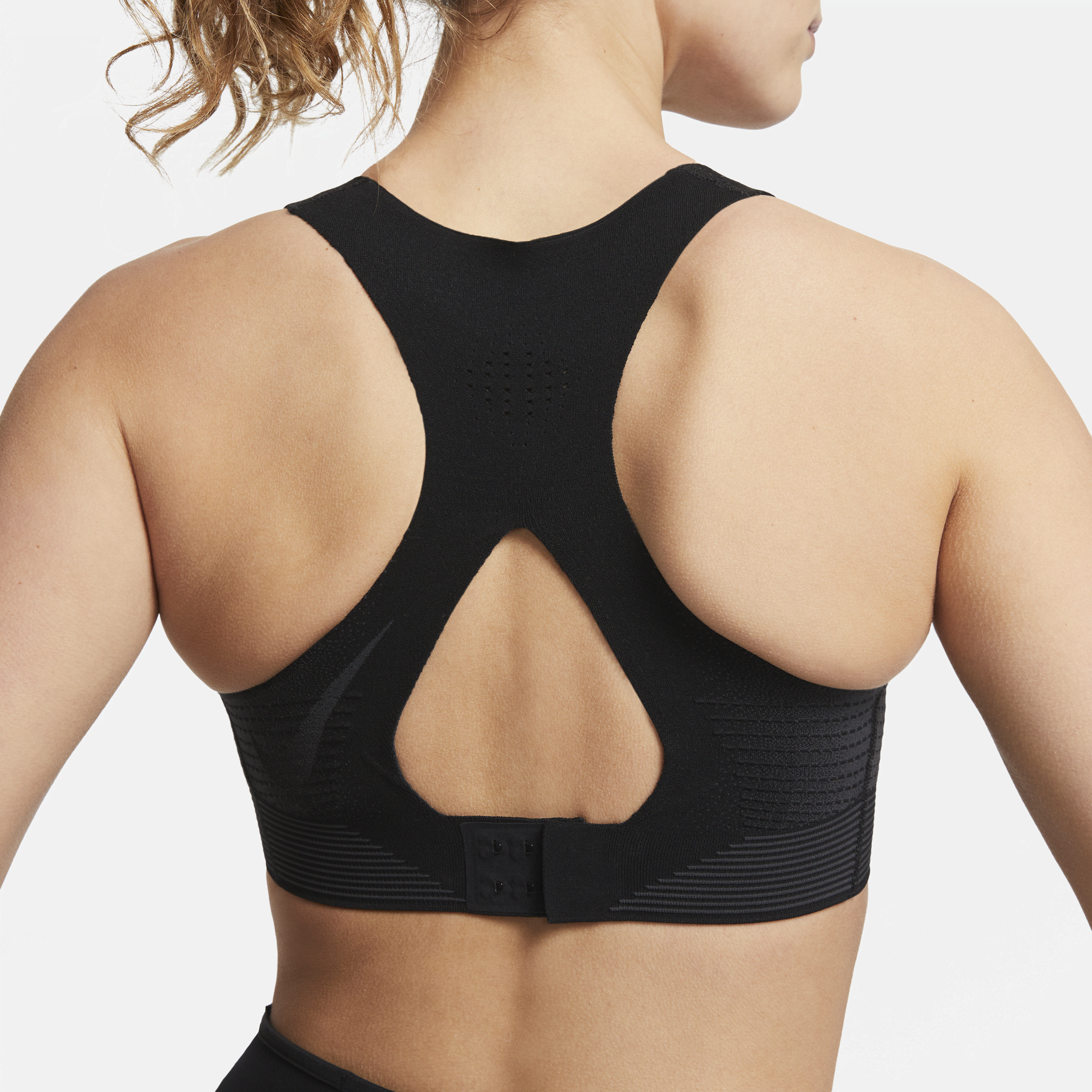 Brassière de sport non rembourrée à maintien supérieur Nike Swoosh Flyknit pour femme - Noir