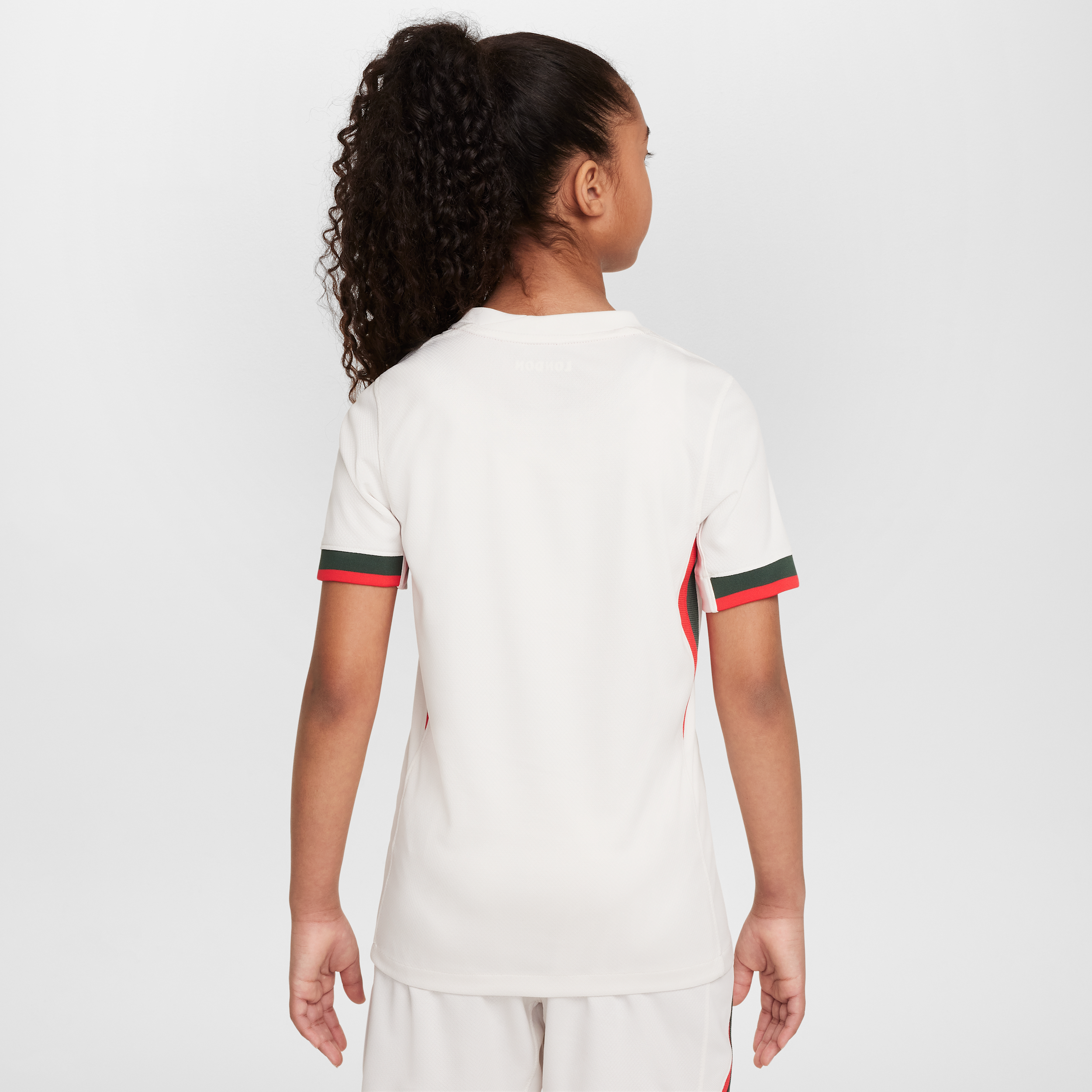 Thumbnail - FC Chelsea 2025/26 Stadium Away Replika-Fußballtrikot mit Nike Dri-FIT-Technologie (ältere Kinder) - Grau