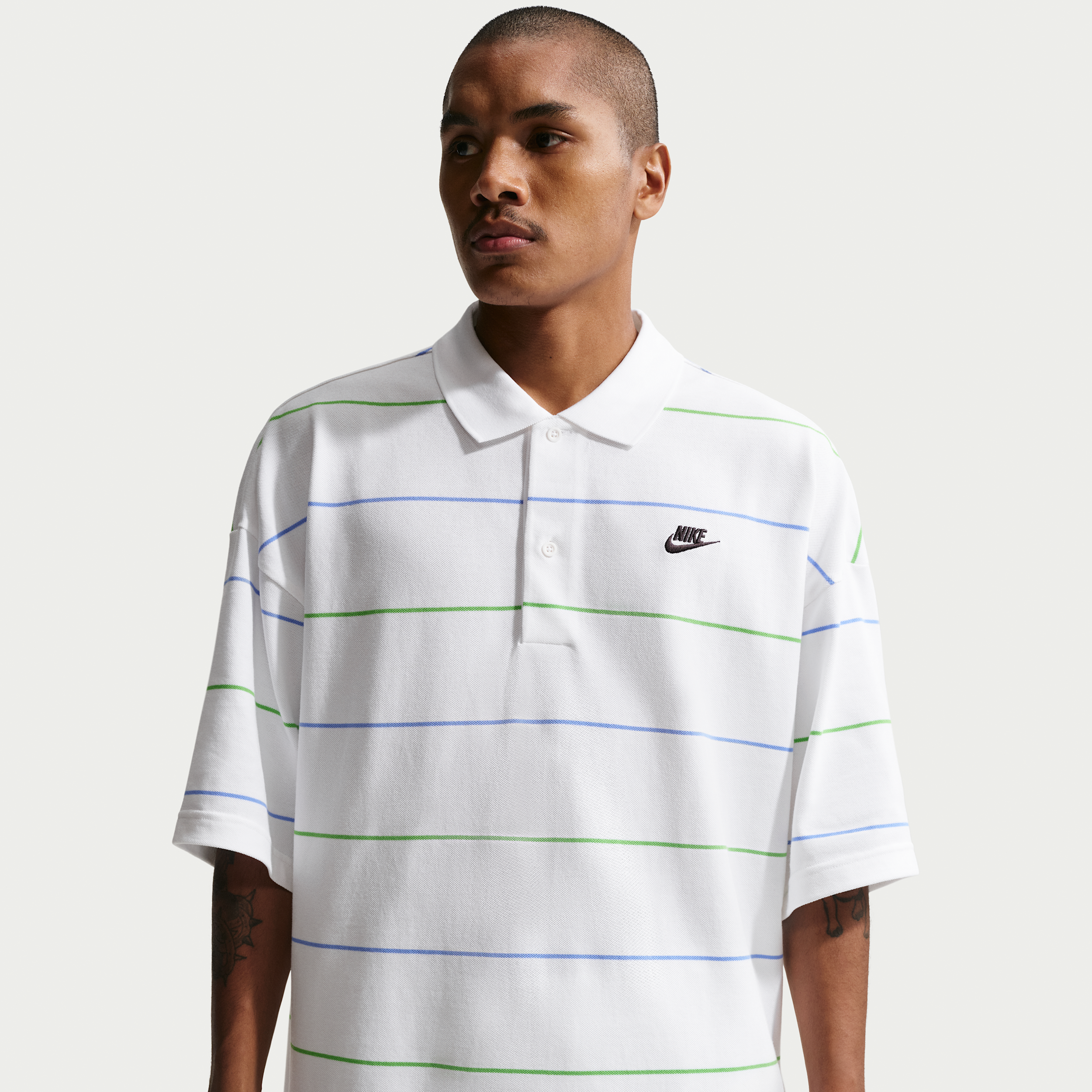 Polo oversize a righe Nike Club – Uomo - Bianco