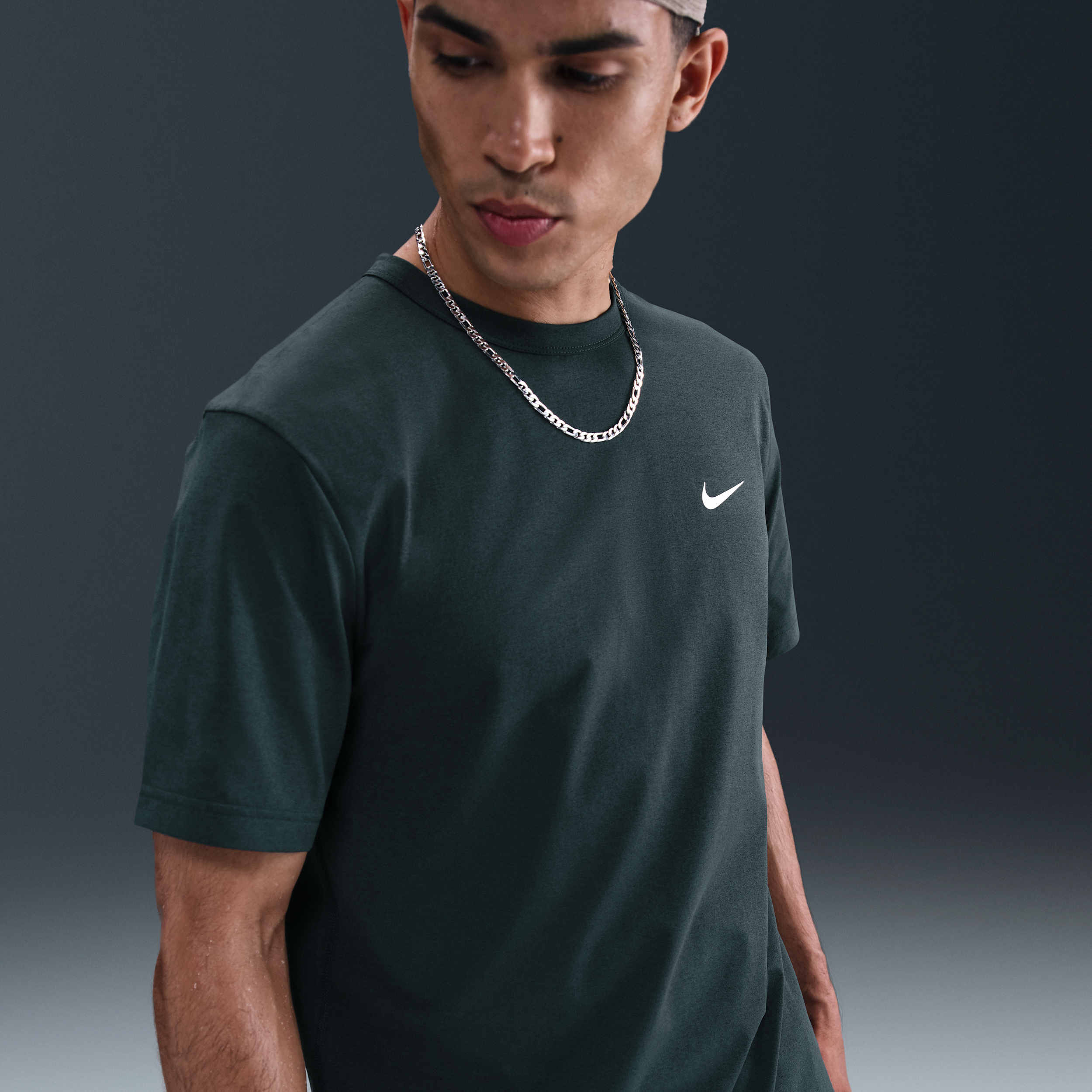 Thumbnail - Nike Hyverse vielseitiges Nike Dri-FIT UV Kurzarm-Oberteil für Herren - Grün