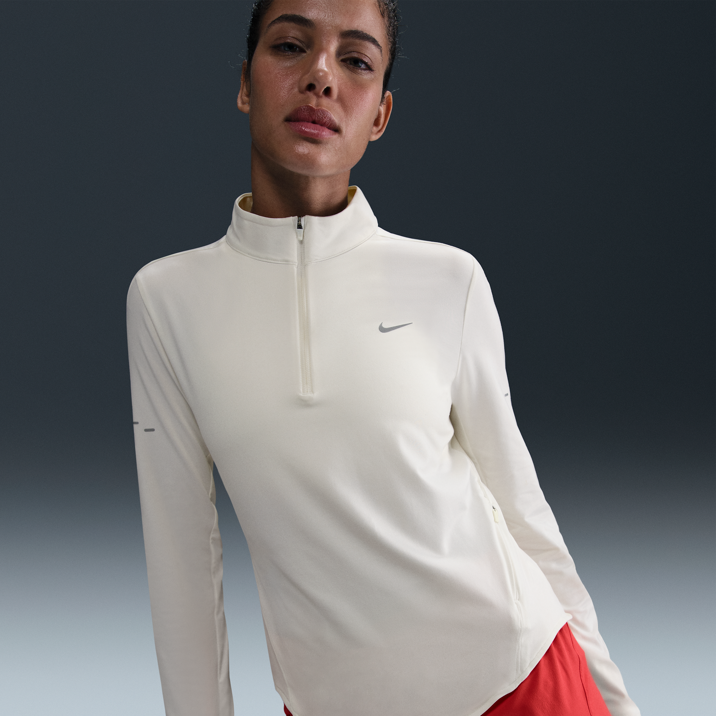 Top da running con zip a 1/4 Dri-FIT UV Nike Swift – Donna - Bianco