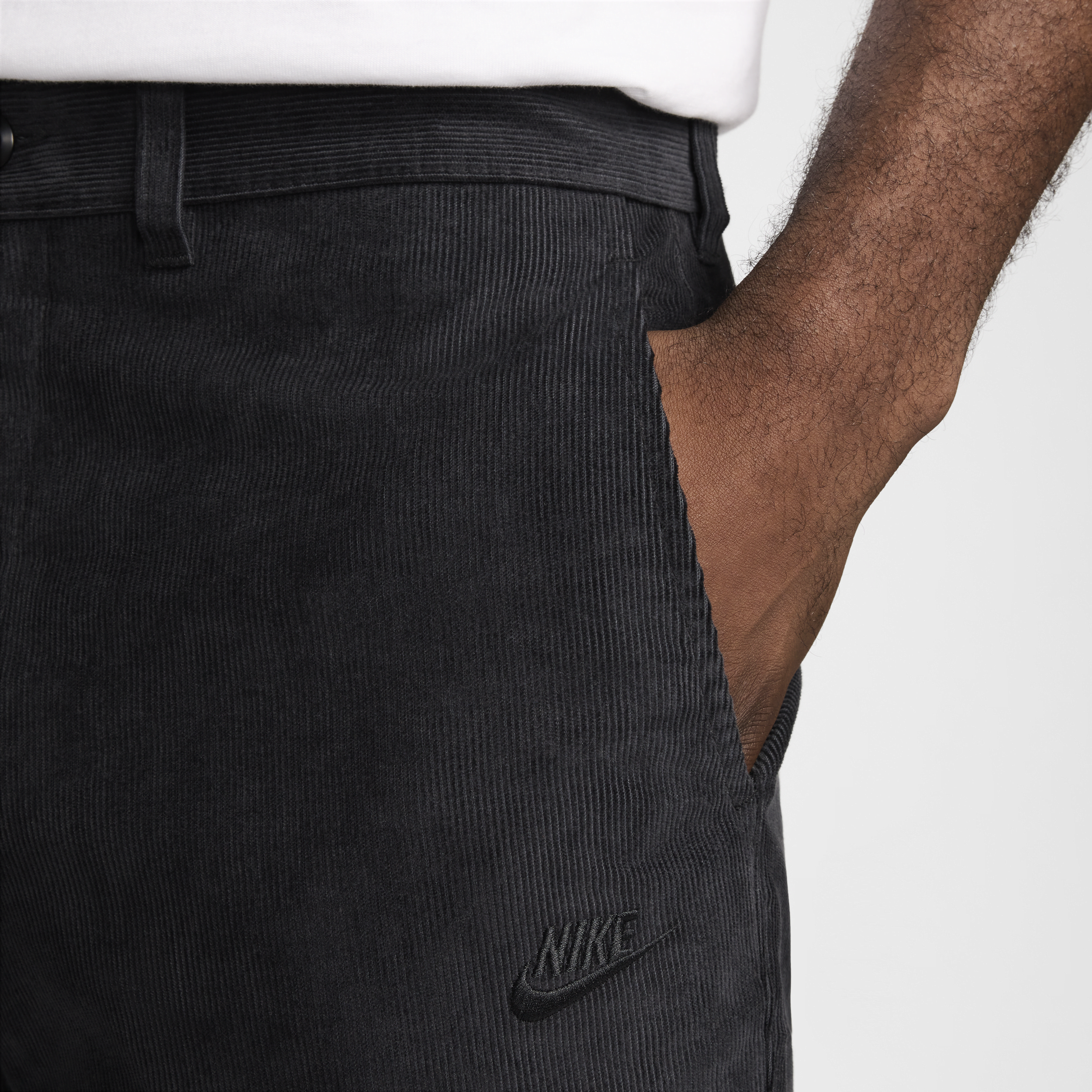 Pantalon chino en velours côtelé Nike Club pour homme - Noir