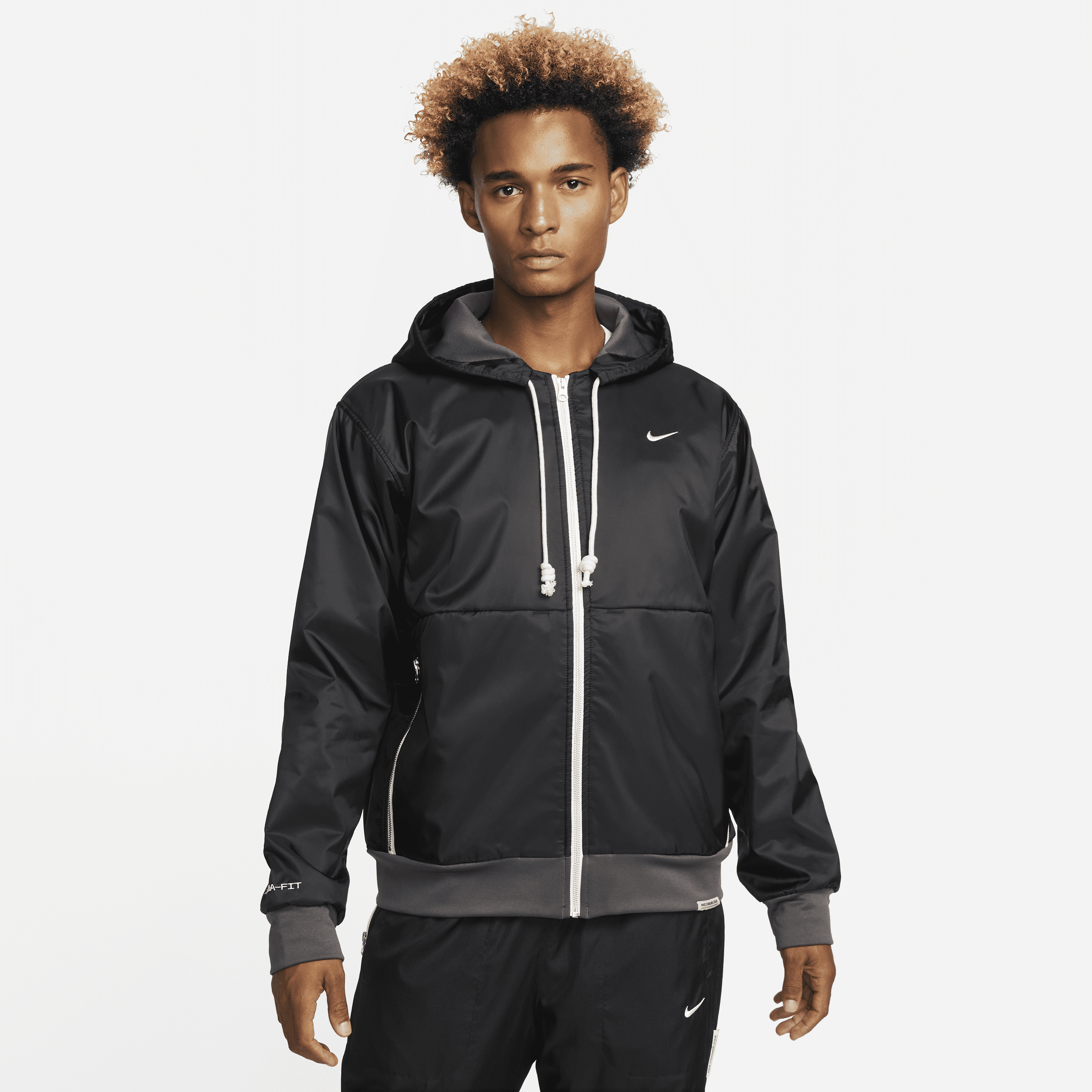 Vinterklar Nike Therma-FIT Standard Issue-basketballhættetrøje med lynlås til mænd - sort