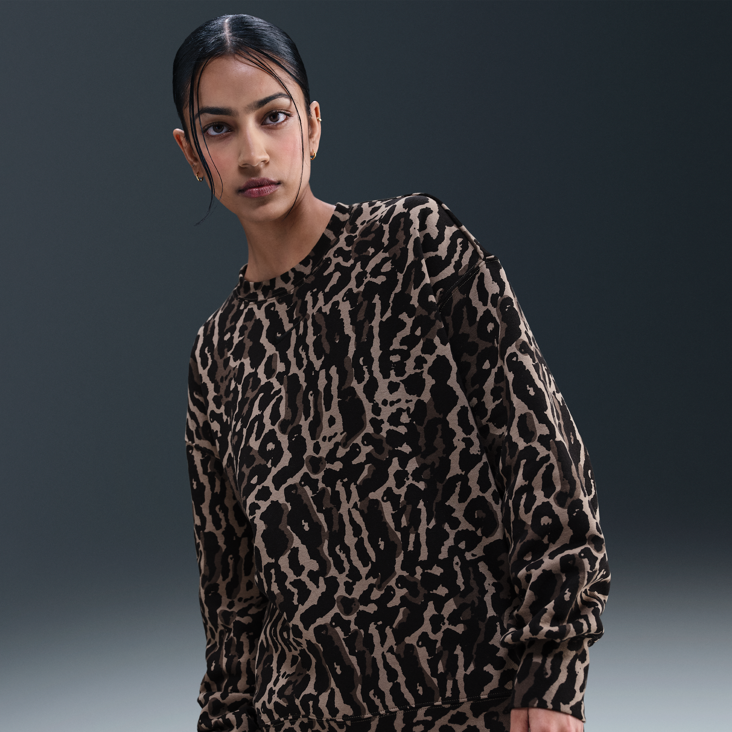 Thumbnail - Nike Phoenix Fleece Oversize-Sweatshirt mit Print (Damen) - Schwarz