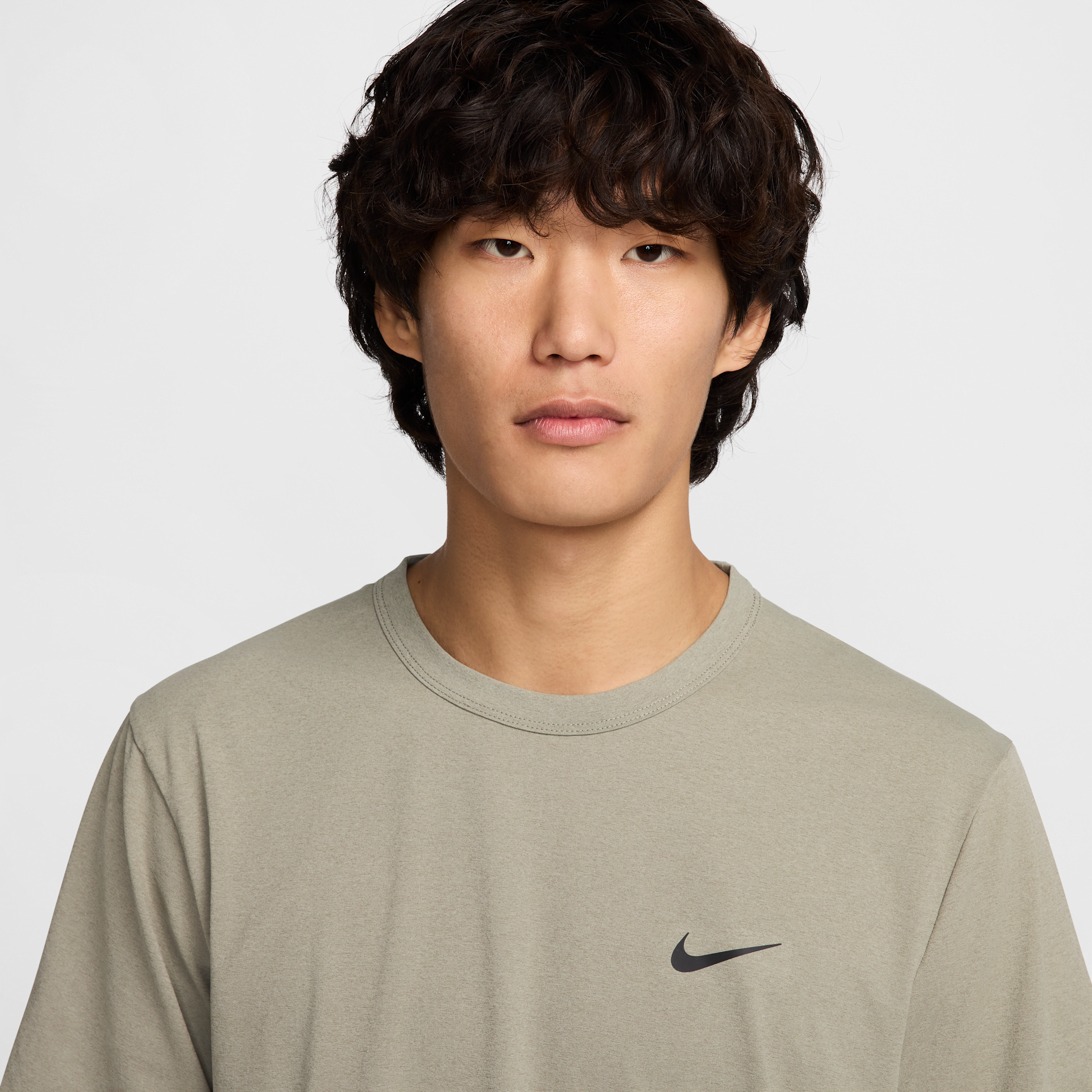 Haut à manches courtes anti-UV Dri-FIT Nike Hyverse pour homme - Vert