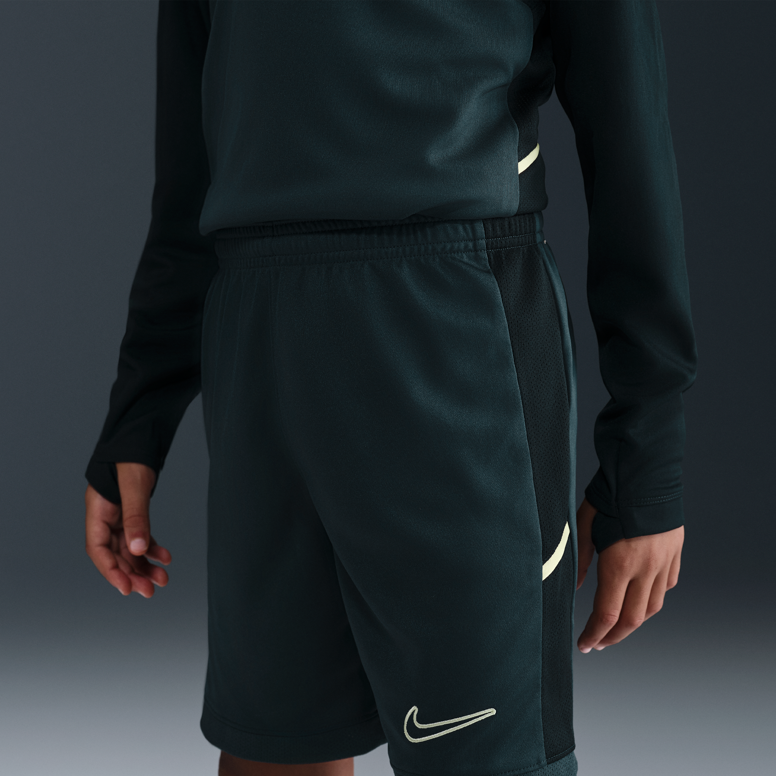 Thumbnail - Nike Academy Dri-FIT Fußball-Shorts (ca. 18 cm; ältere Kinder) - Grün