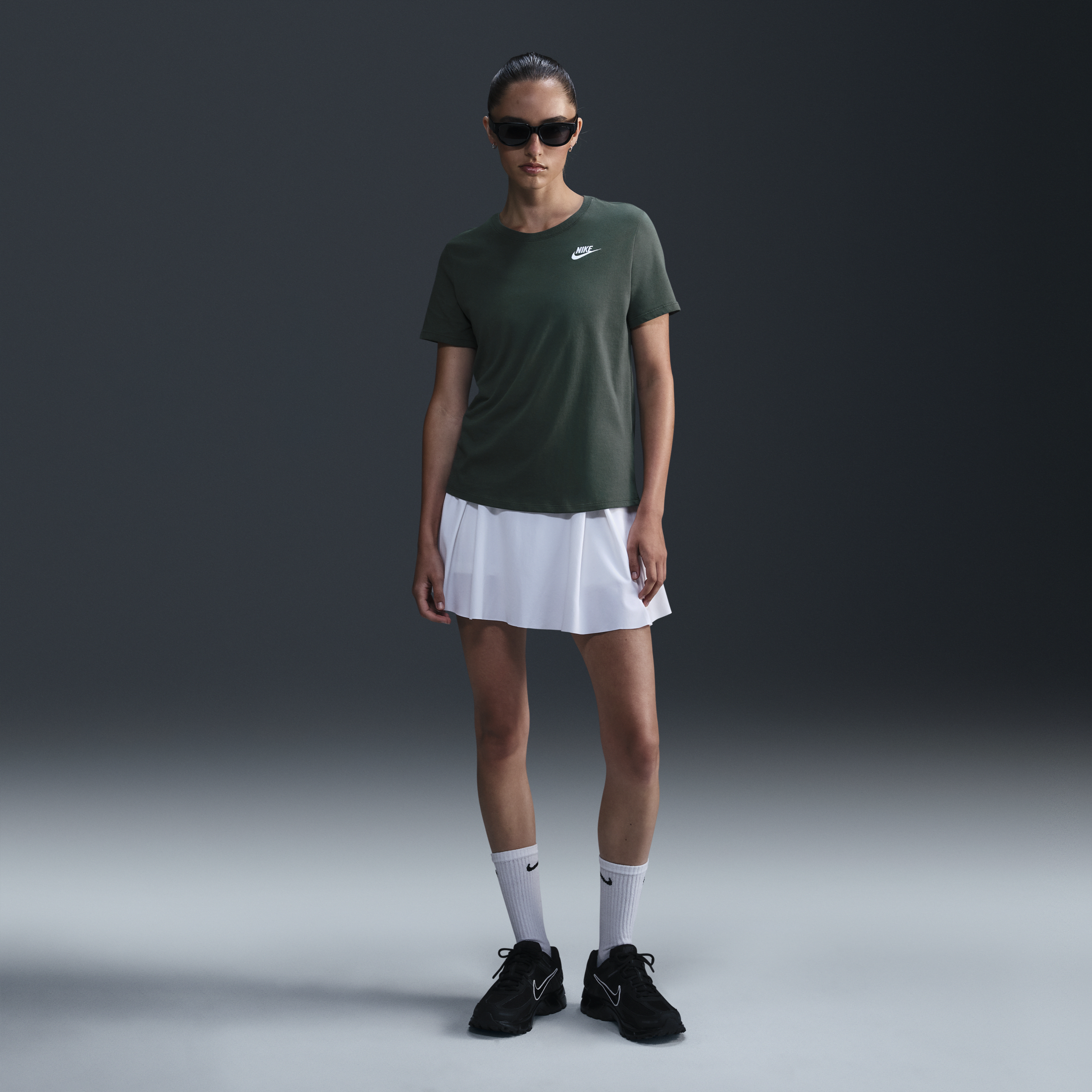 Tee-shirt Nike Sportswear Club Essentials pour femme - Vert