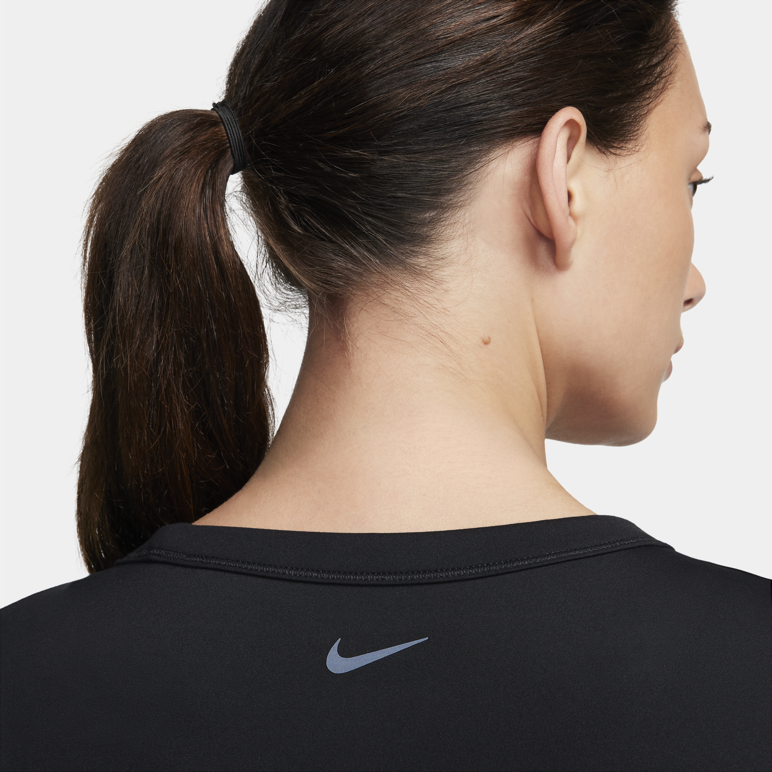 Nike One Fitted Dri-FIT croptop met korte mouwen voor dames Zwart