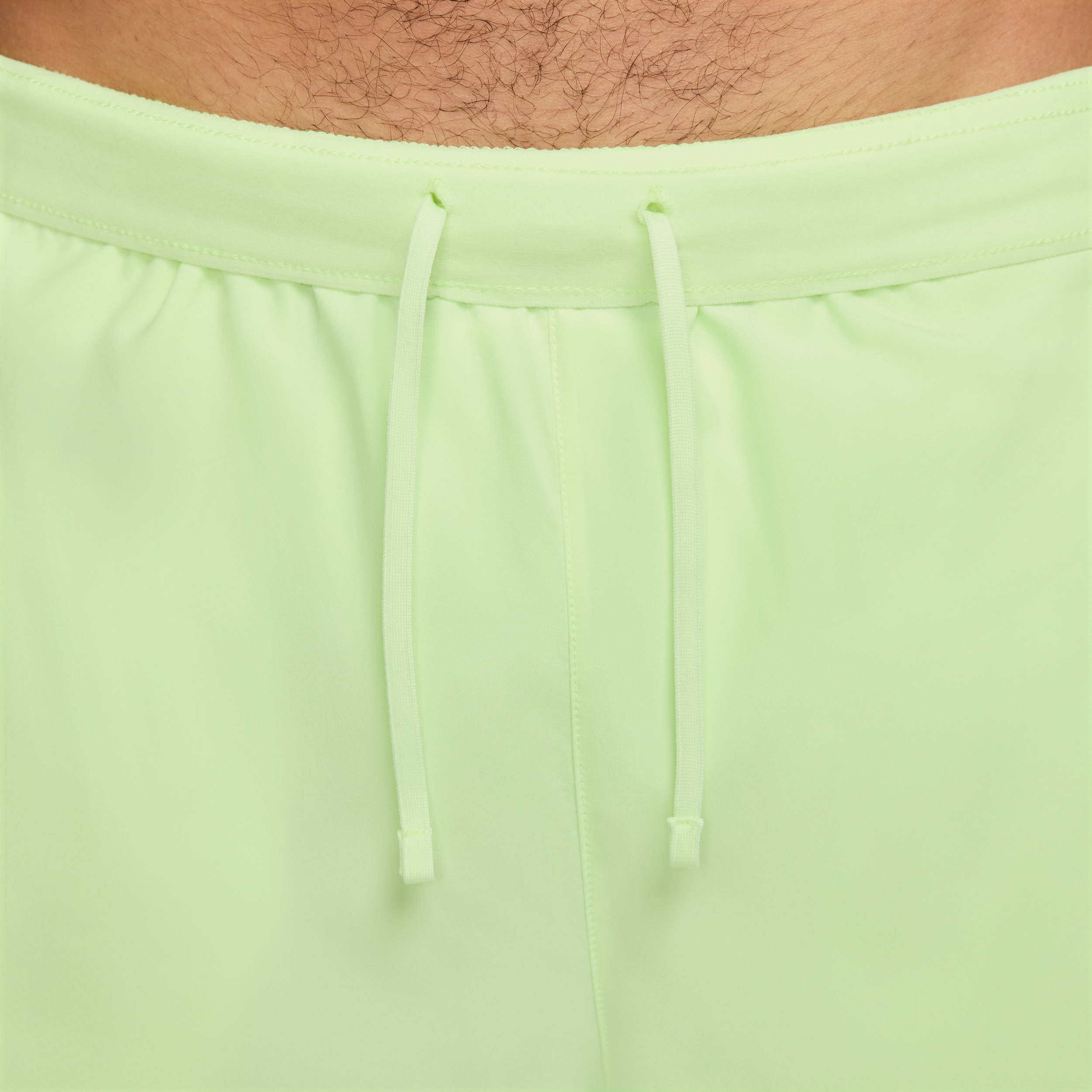 Nike Challenger multifunctionele 2-in-1 herenshorts met Dri-FIT (13 cm) Geel